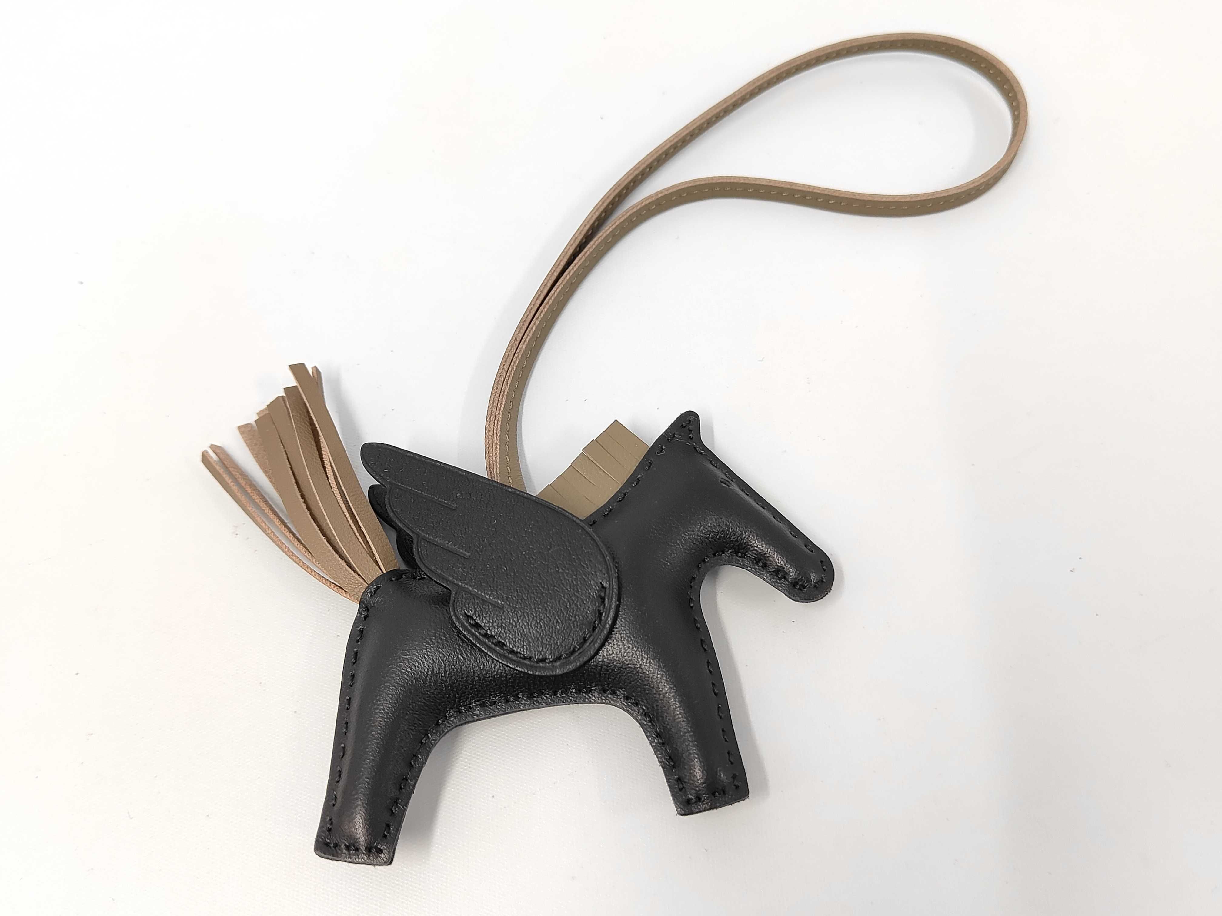 Pegasus W Charm — view 2