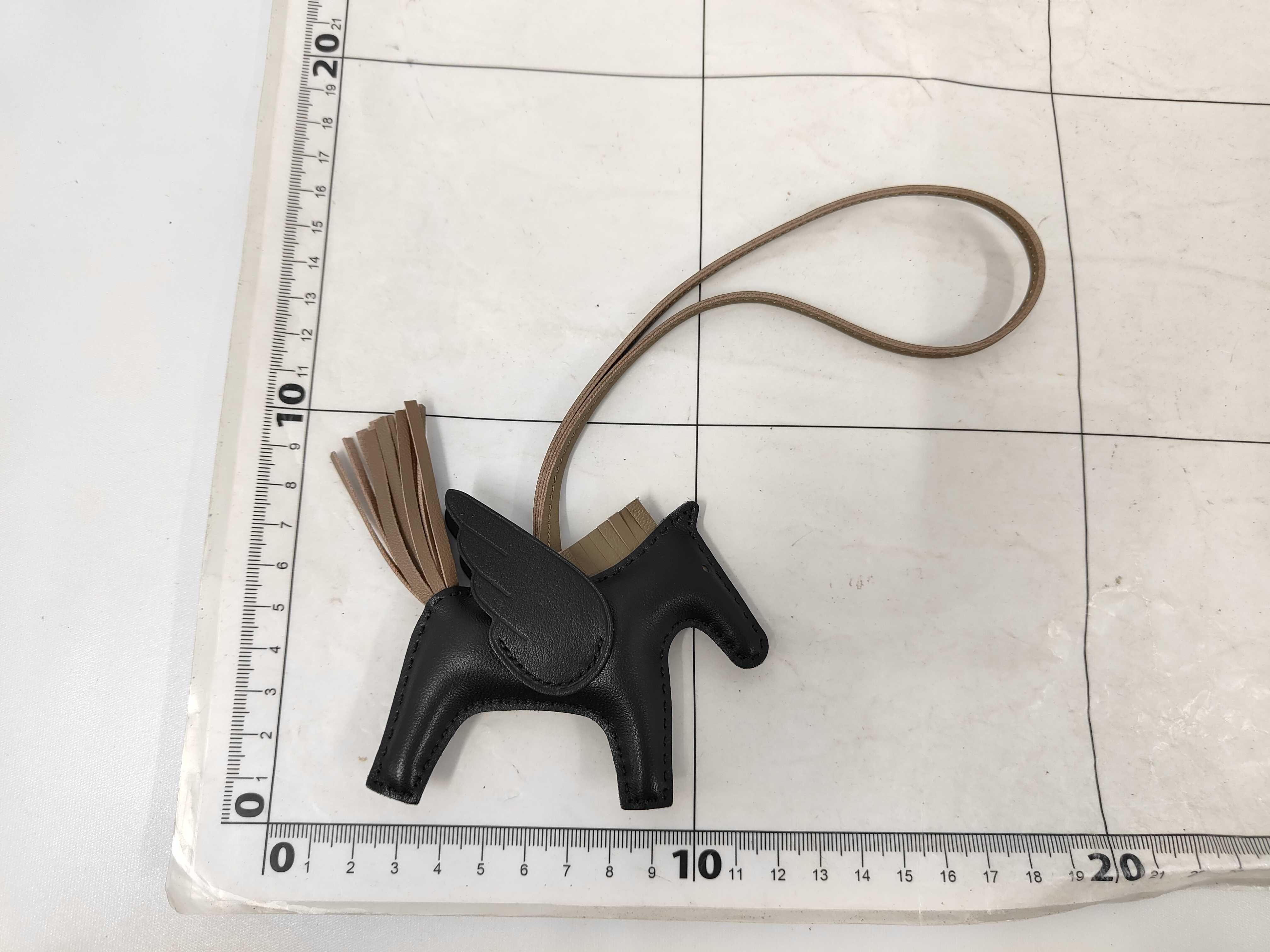 Pegasus W Charm — view 3