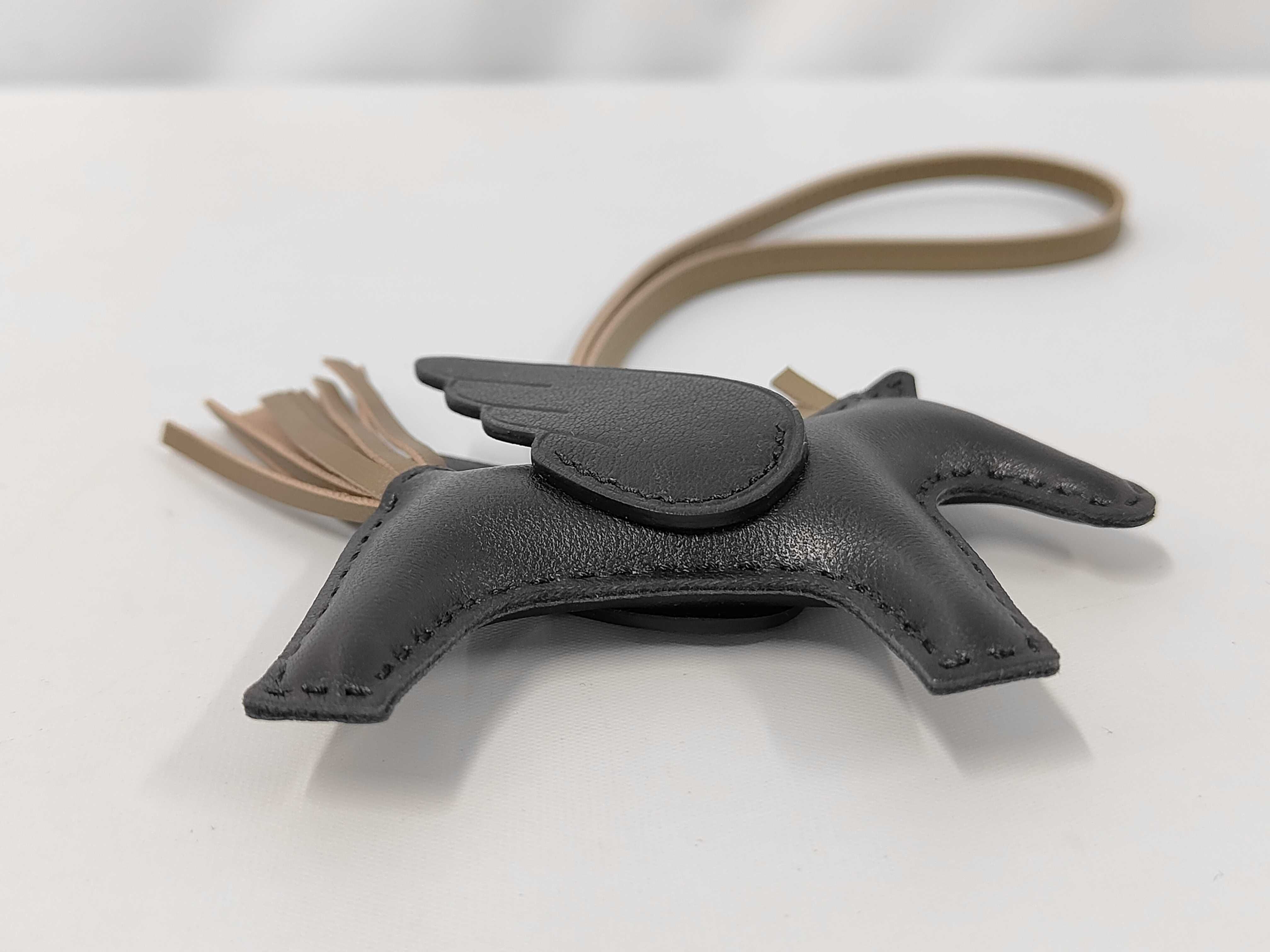 Pegasus W Charm — view 4