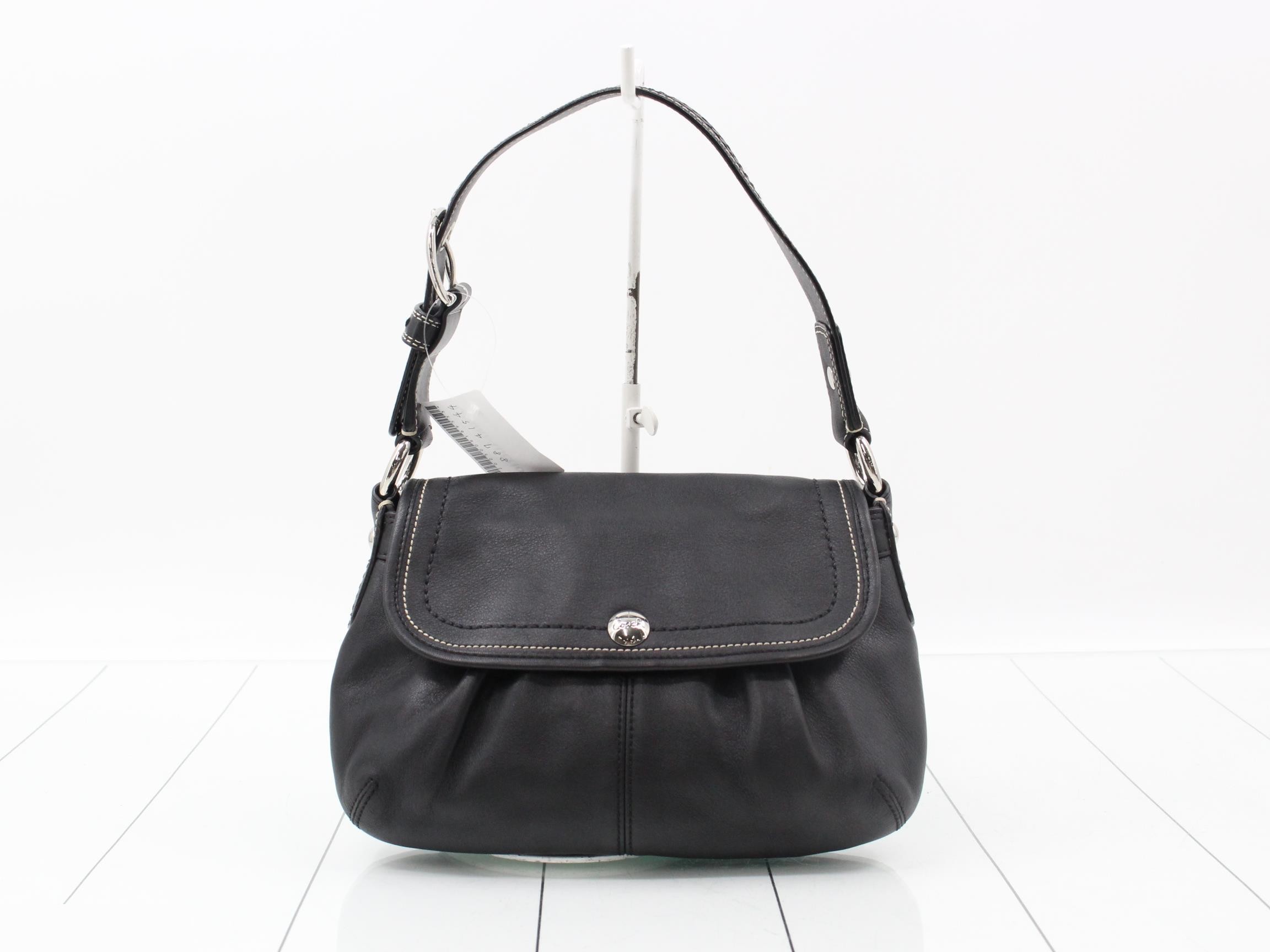 Leather shoulder bag with hardware