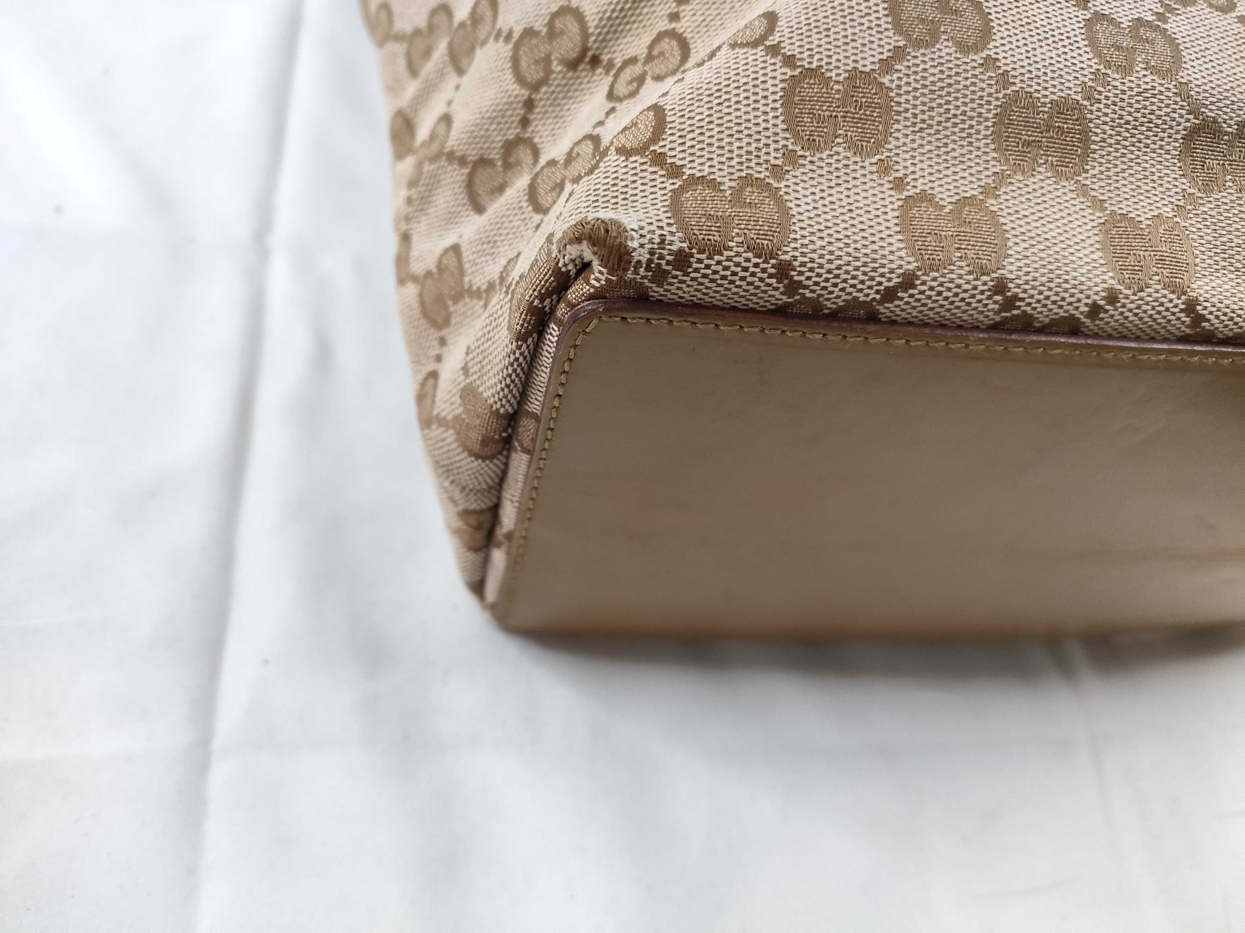 GG Supreme Canvas Handbag — view 3