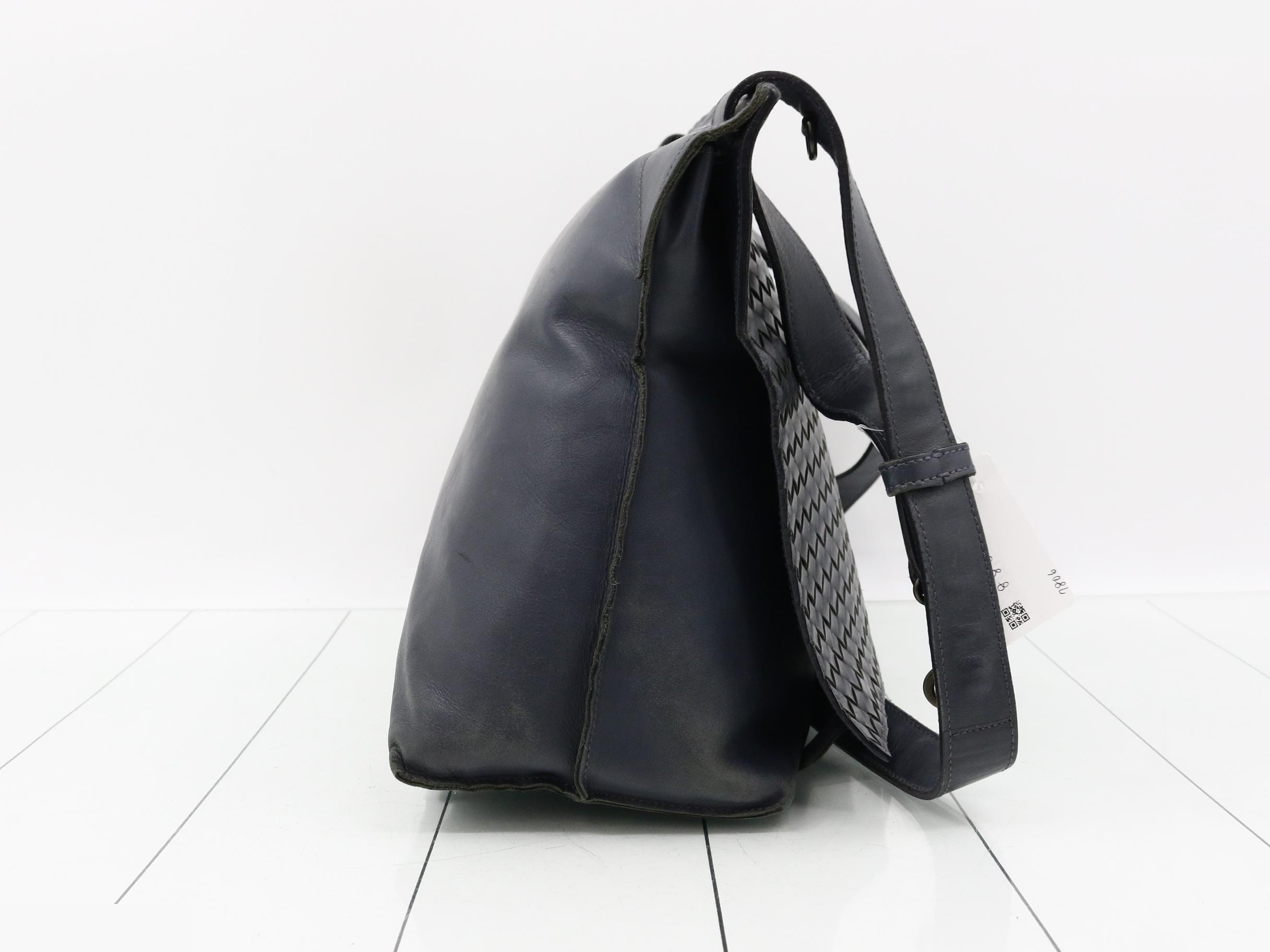 Intrecciato Leather Messenger Shoulder Bag, Navy — view 4