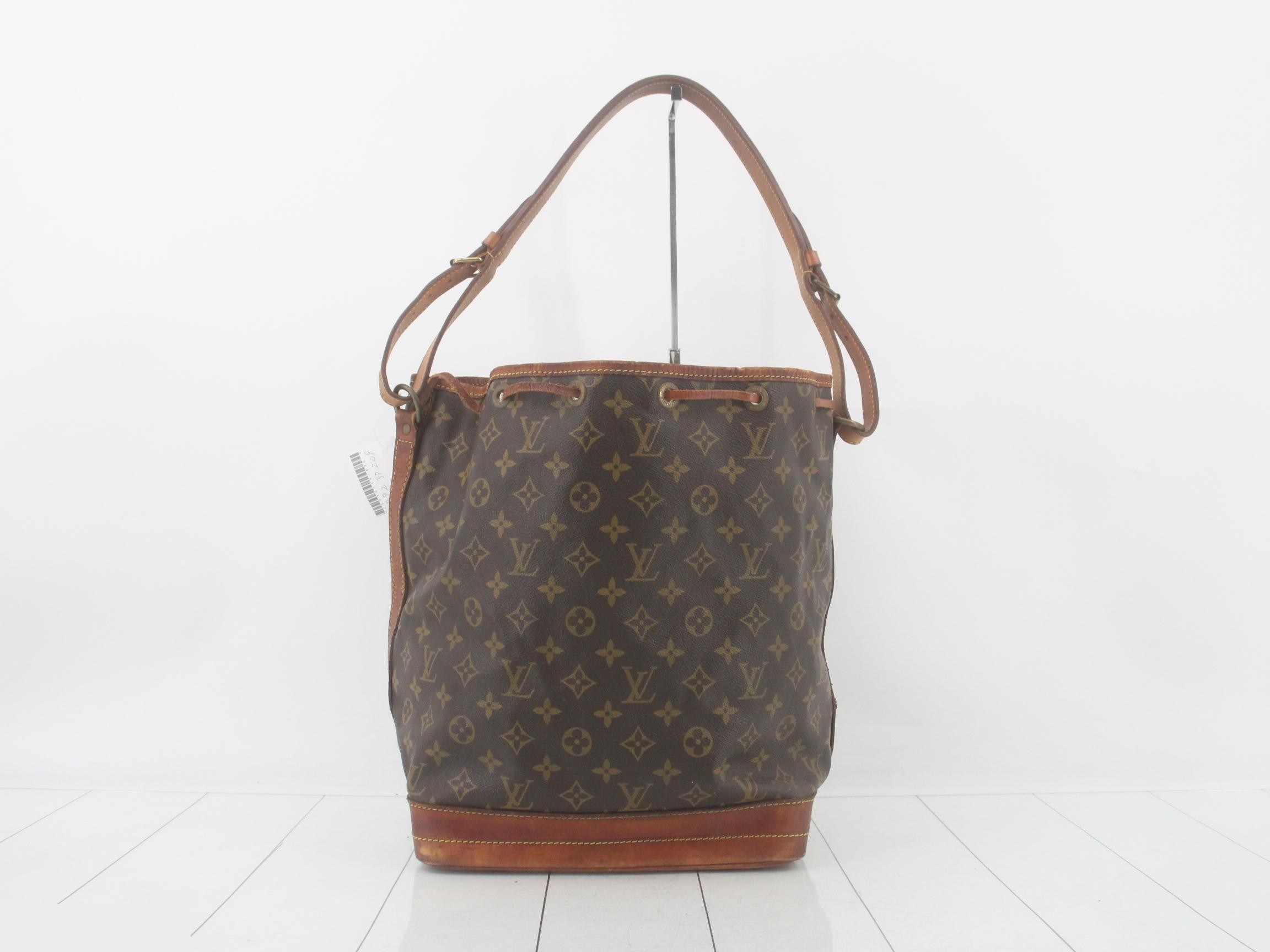 Monogram Shoulder Bag Noé — view 2