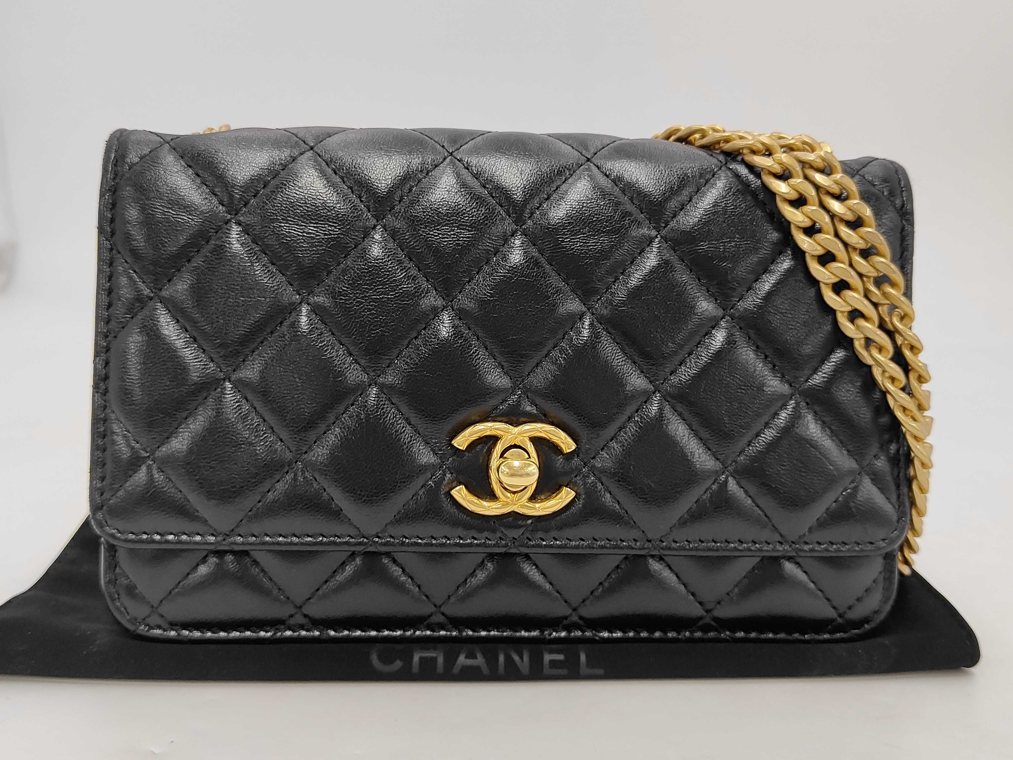 CHANEL19 Matelassé Chain Wallet Lambskin Black Gold Hardware Shoulder Bag
