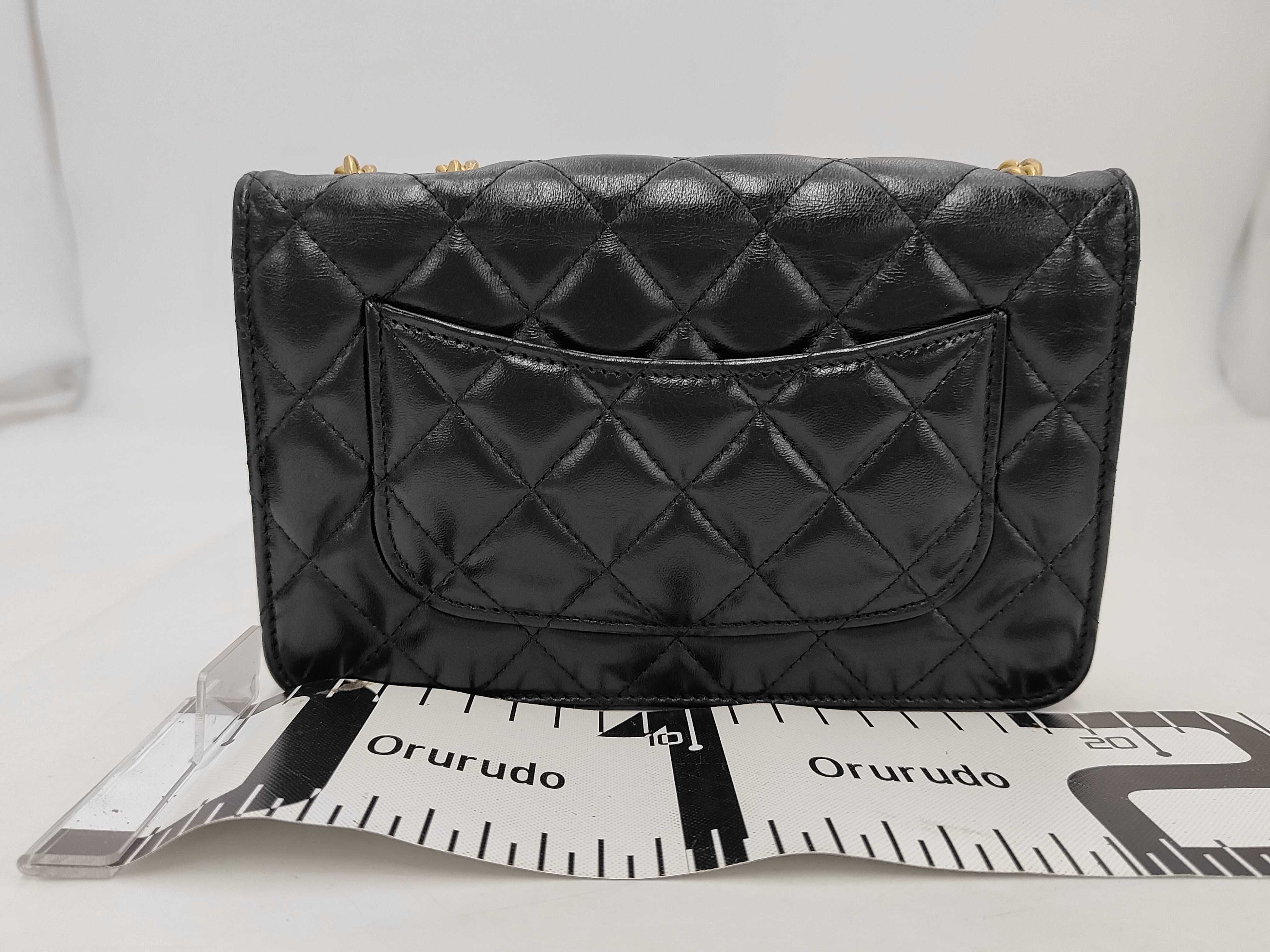 CHANEL19 Matelassé Chain Wallet Lambskin Black Gold Hardware Shoulder Bag — view 2