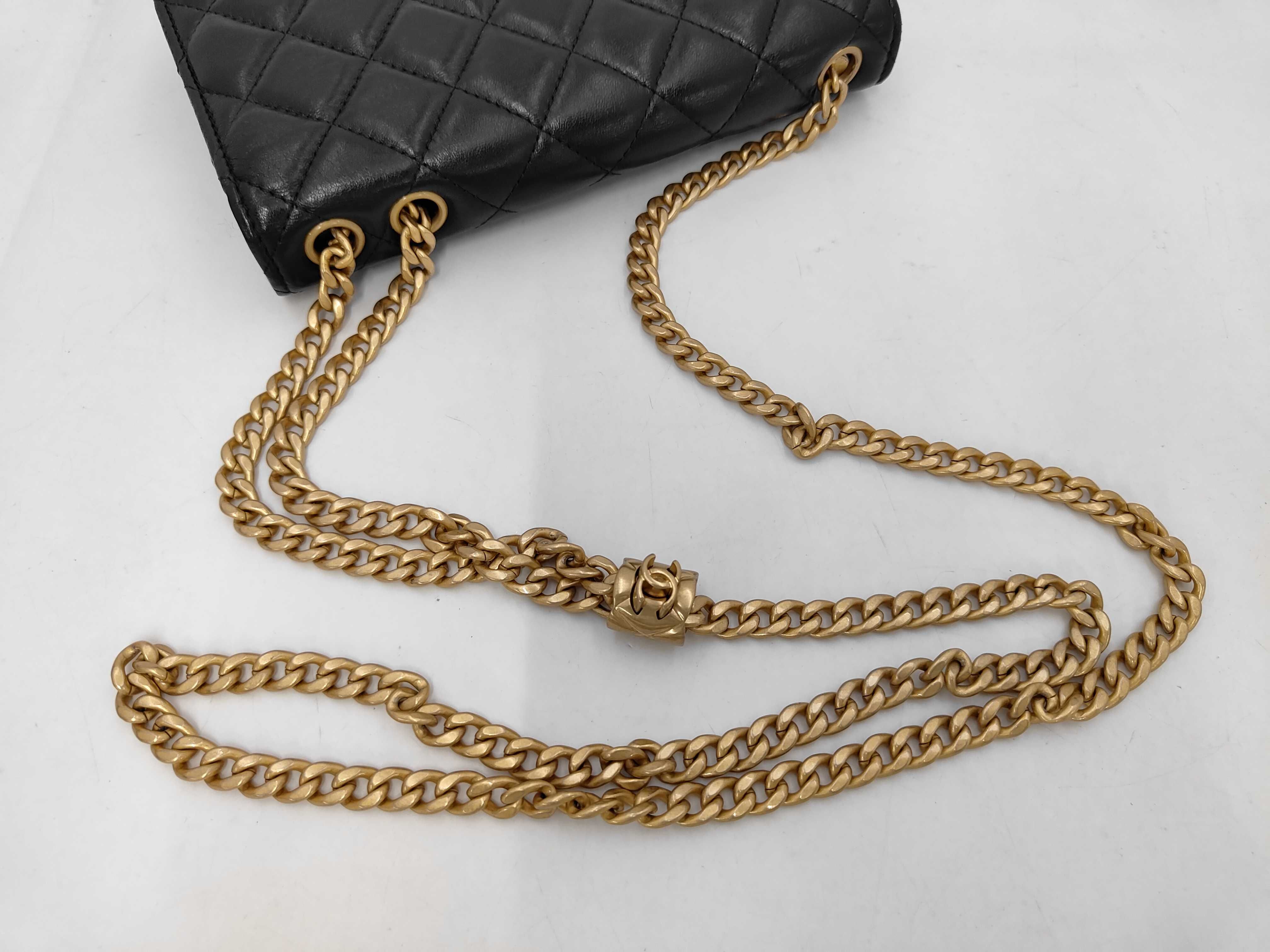 CHANEL19 Matelassé Chain Wallet Lambskin Black Gold Hardware Shoulder Bag — view 5