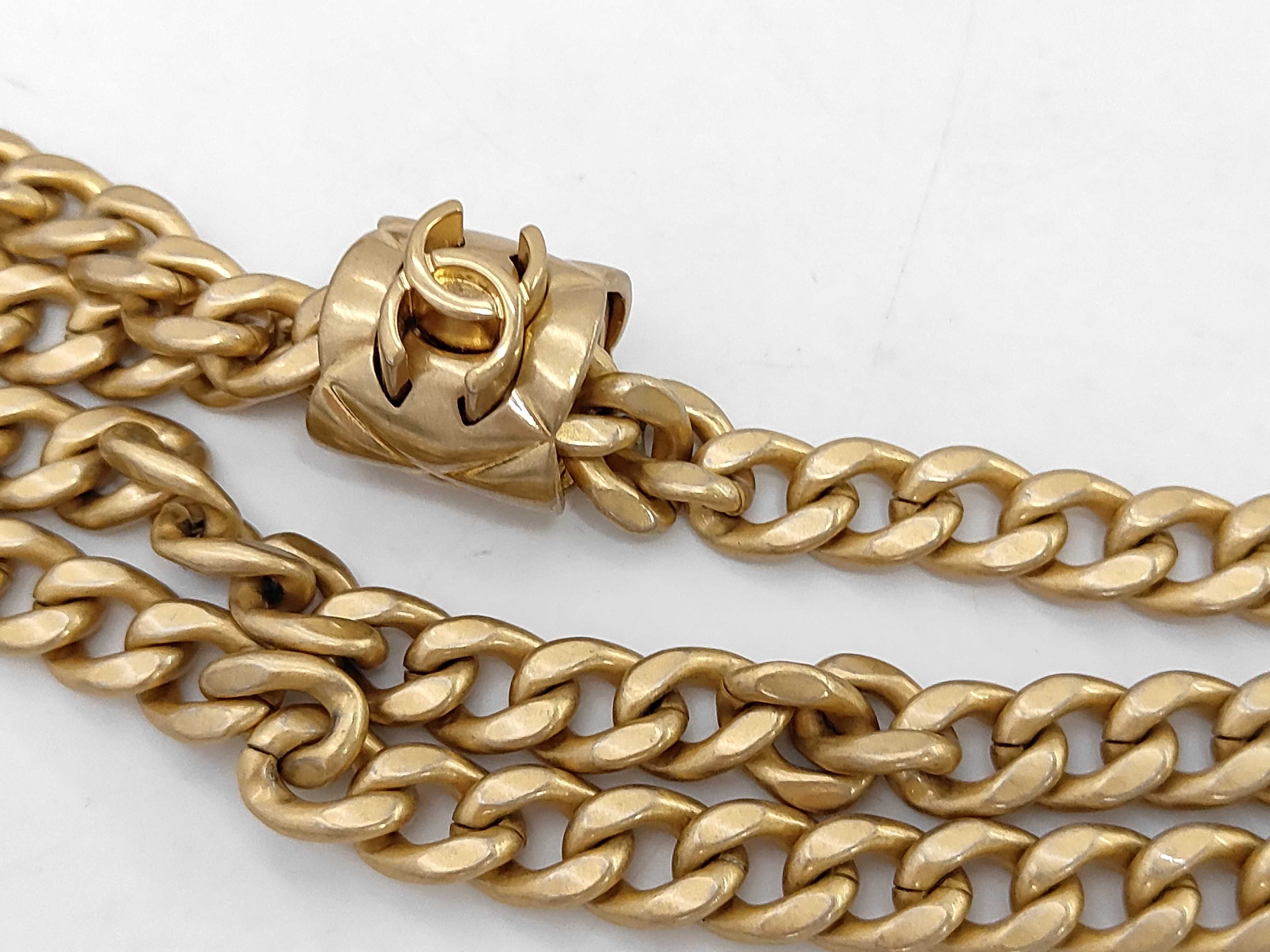 CHANEL19 Matelassé Chain Wallet Lambskin Black Gold Hardware Shoulder Bag — view 7