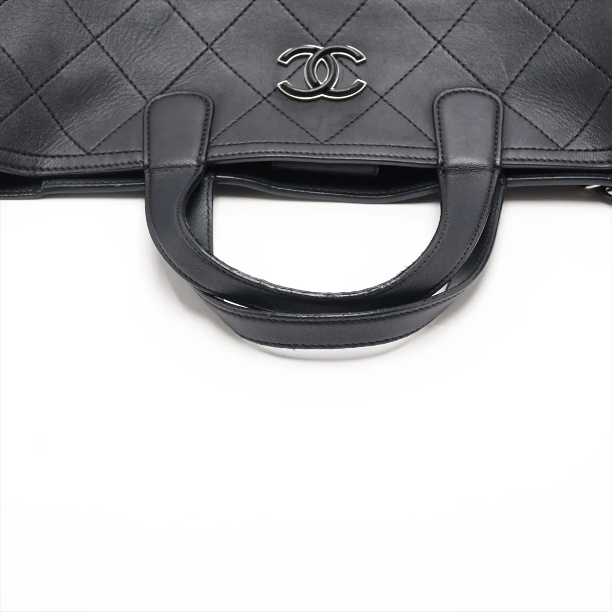 Matelassé Leather 2-Way Handbag, Black with Silver Hardware, Item Number 26981957 (Serial Number 26) — view 5
