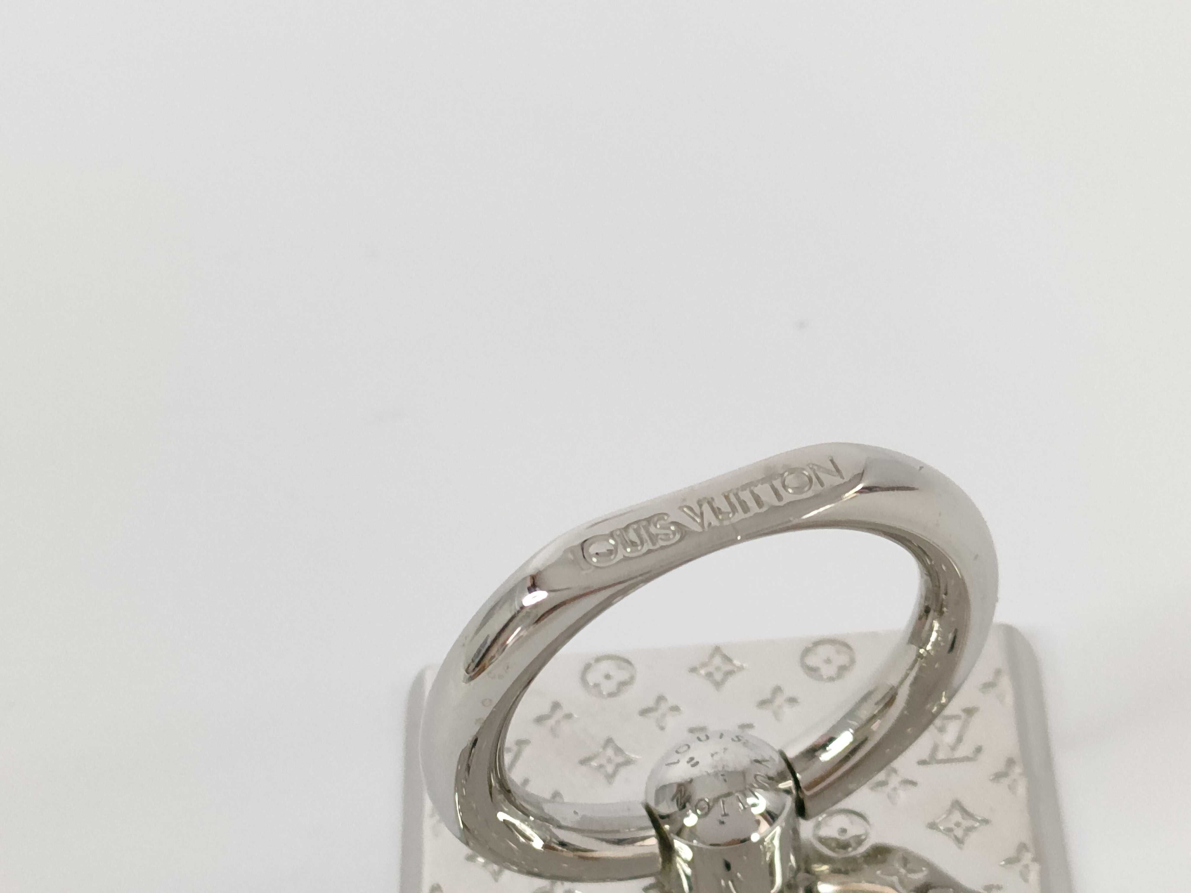 Monogram Louis Vuitton Monogram Smartphone Ring and other accessories — view 4