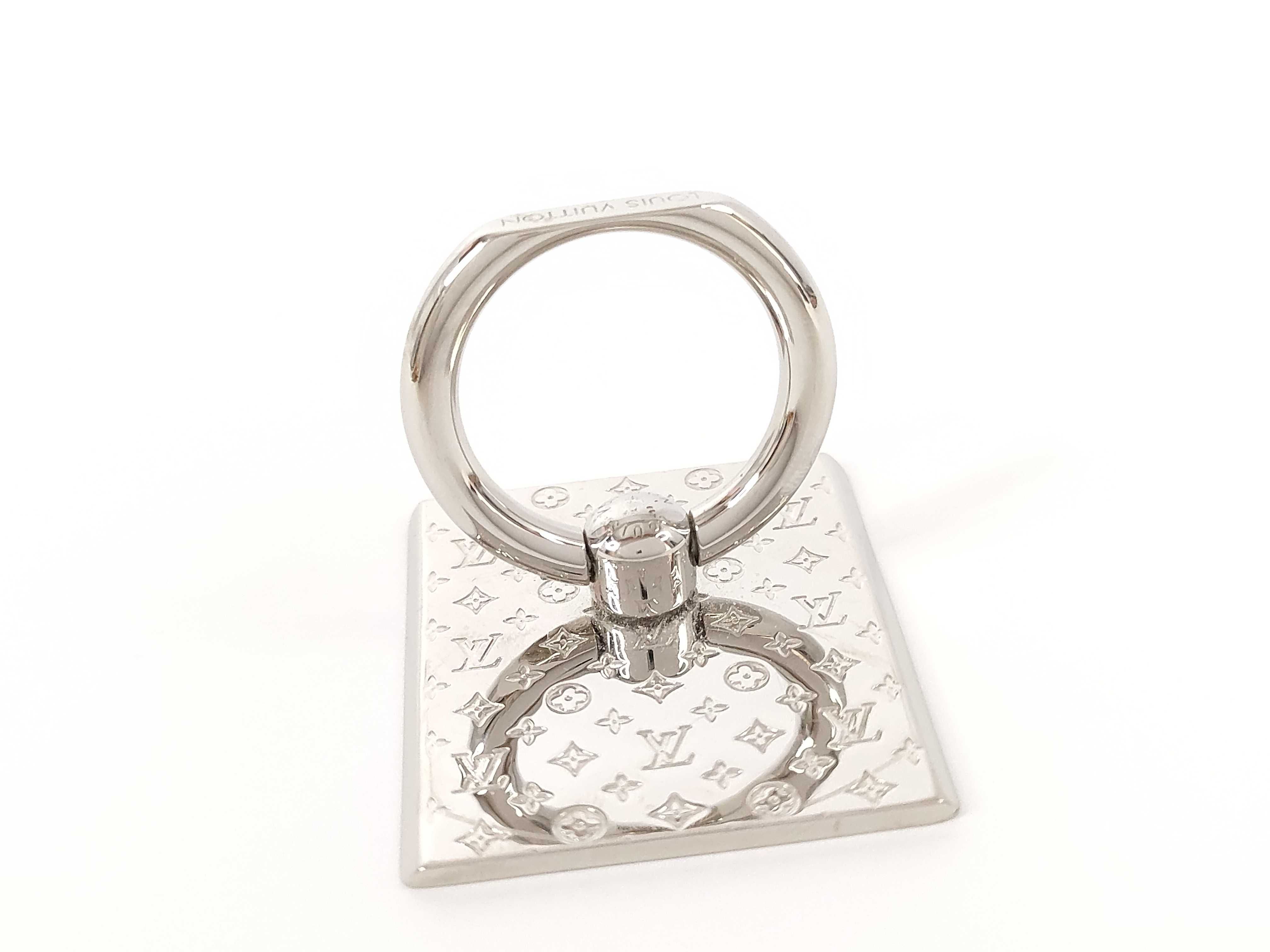 Monogram Louis Vuitton Monogram Smartphone Ring and other accessories — view 5