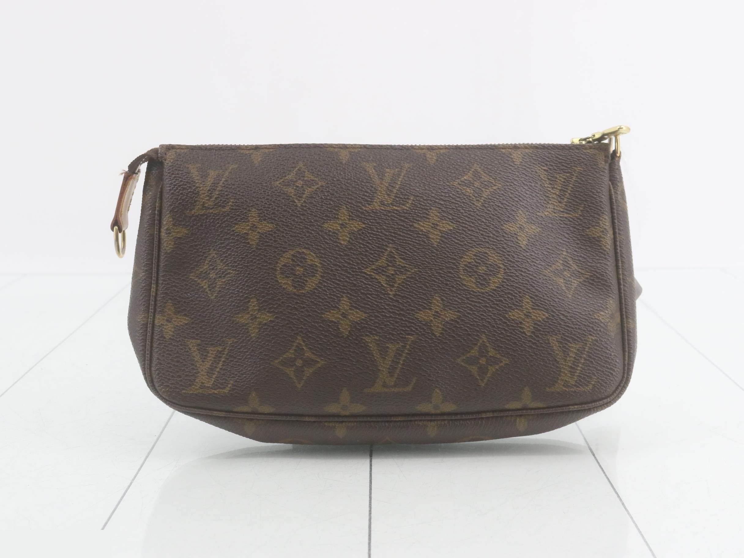 Pochette Accessoires (old model) with shoulder strap — view 2