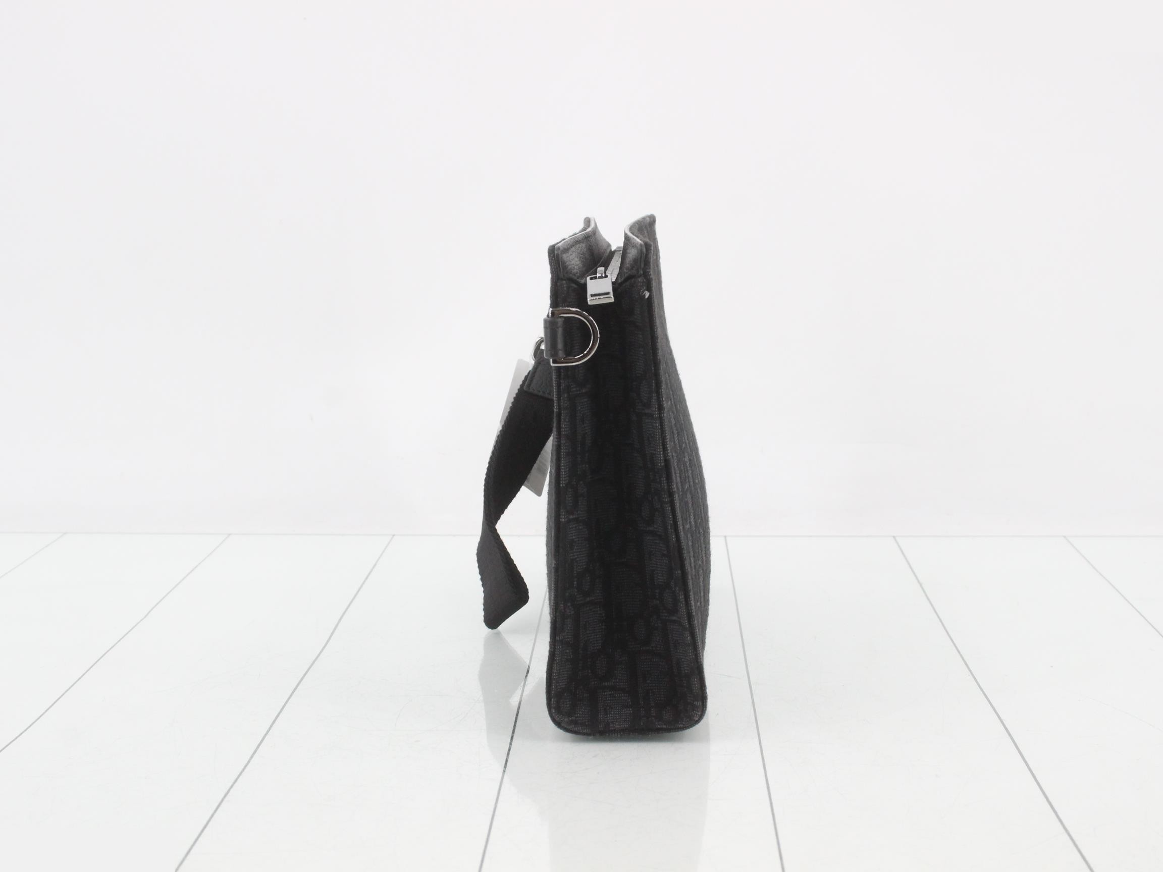 Trotter (bag) clutch pochette, black, unused, stored item. — view 4