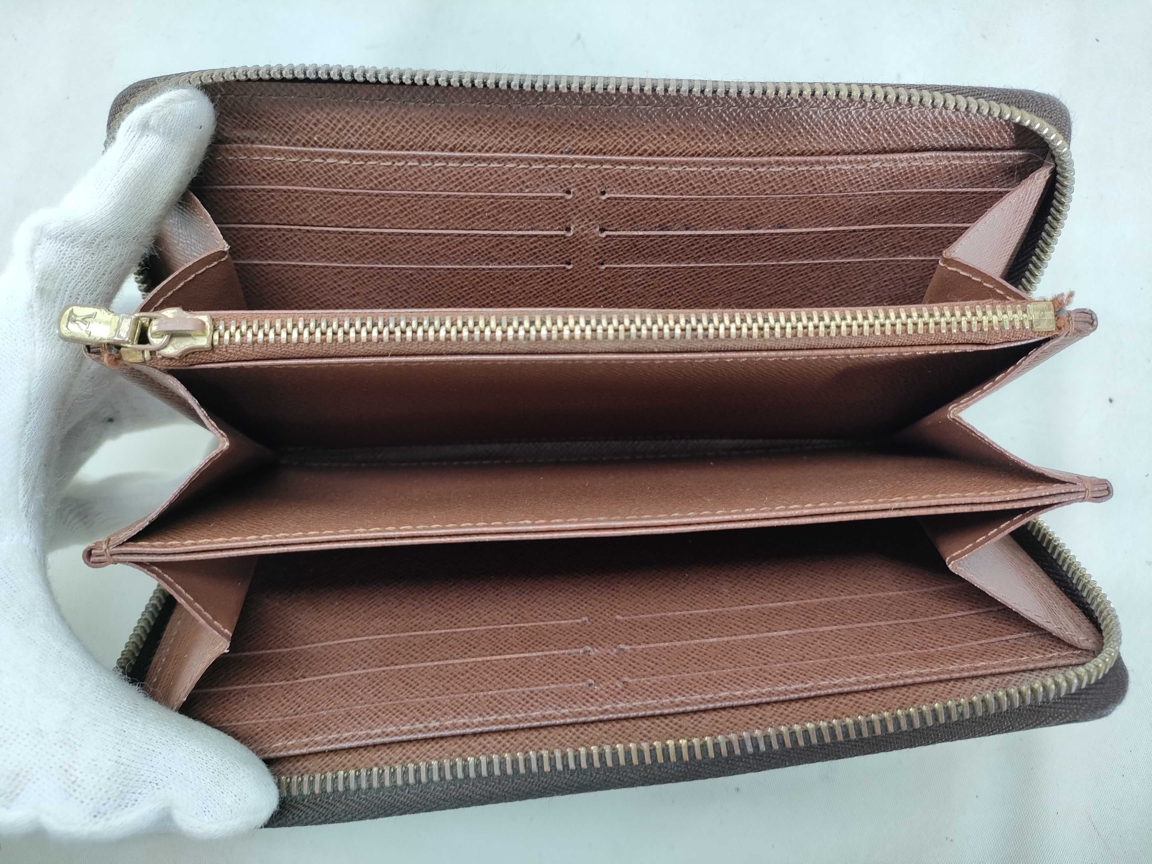 Monogram Louis Vuitton Zippy Wallet — view 9