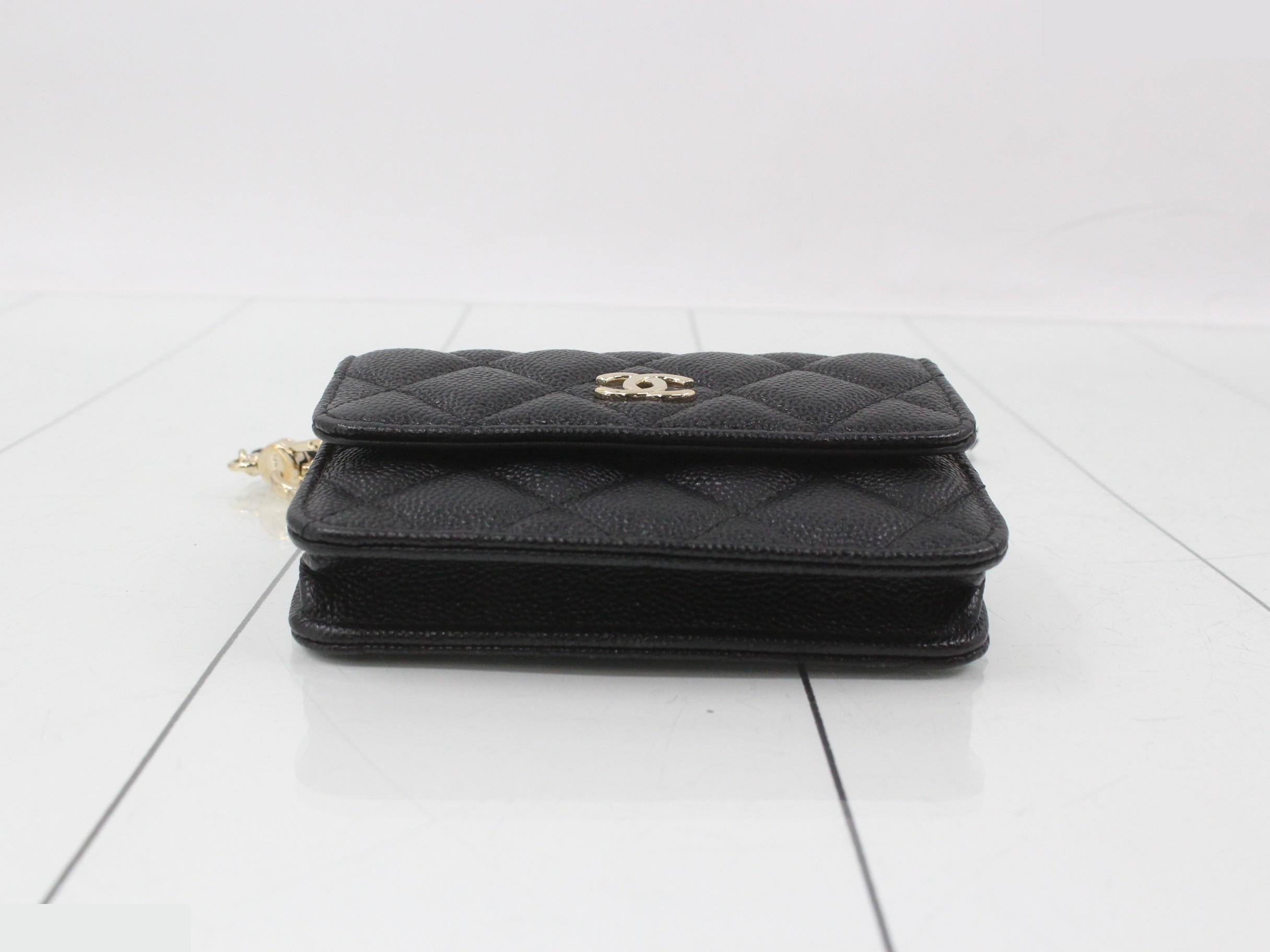 Matelassé Caviar Skin Chain Shoulder Bag — view 3