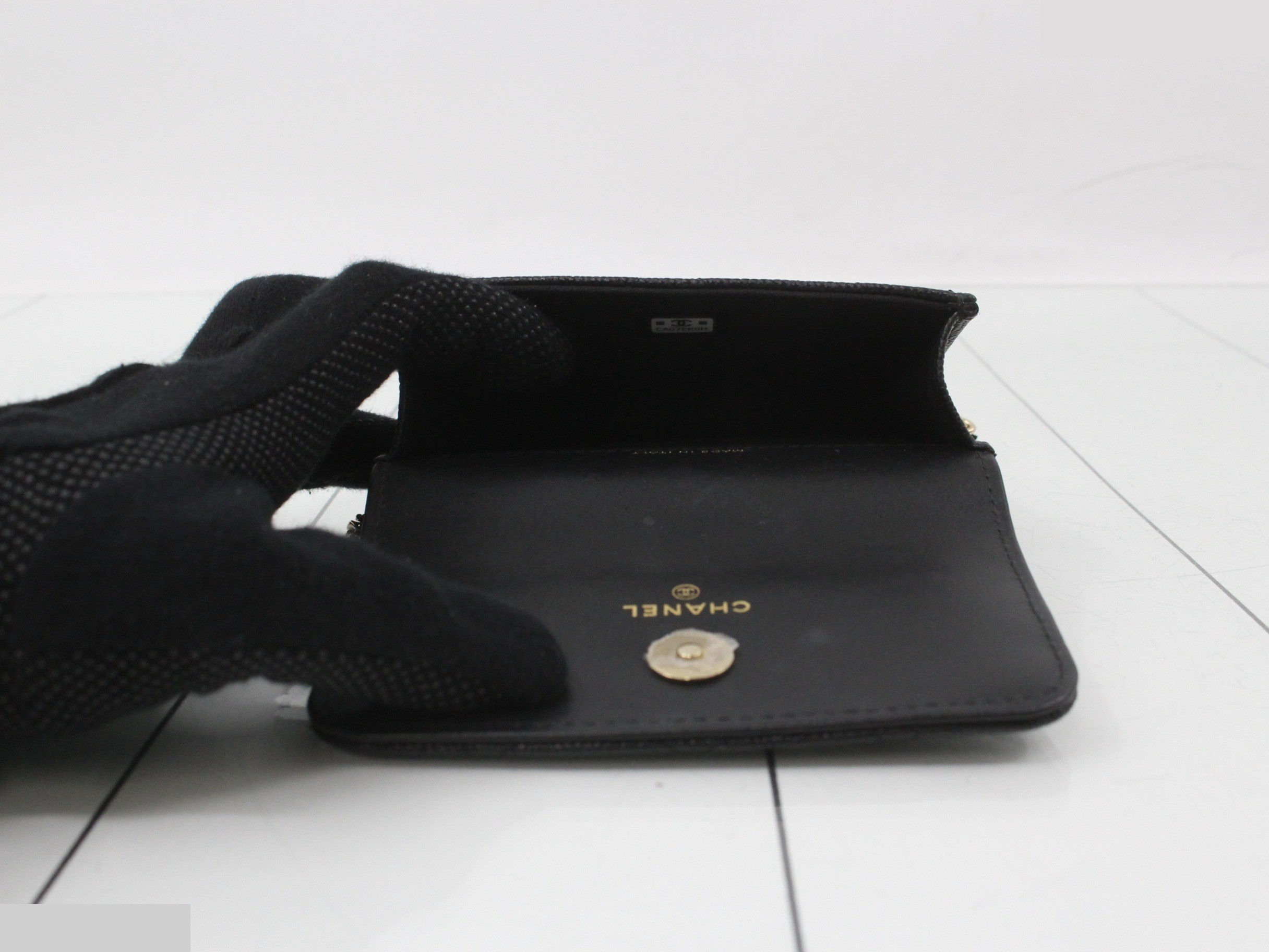 Matelassé Caviar Skin Chain Shoulder Bag — view 4