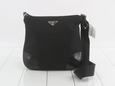 Tesuto nylon x leather shoulder bag triangular logo plate black