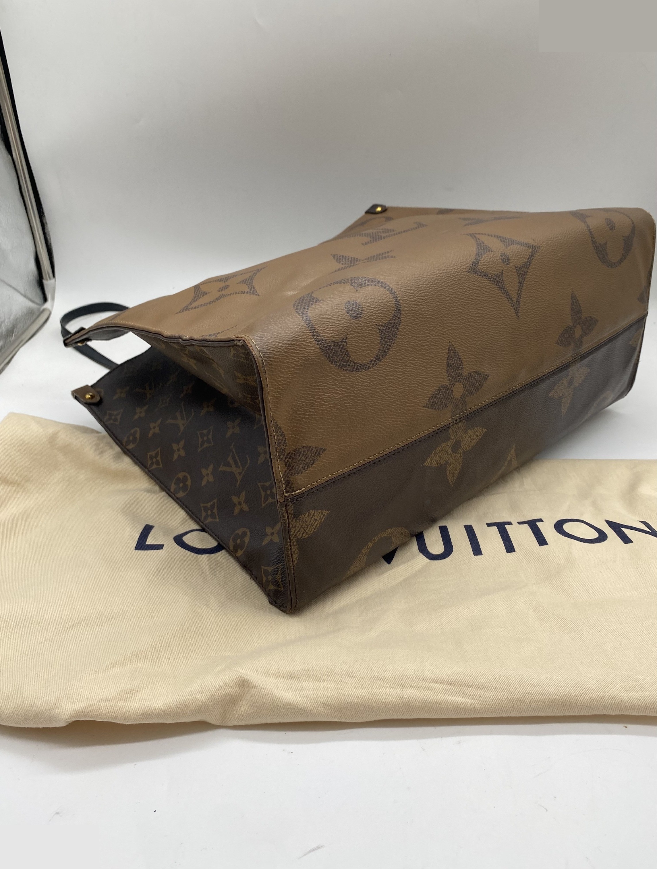 Monogram Giant Handbag OnTheGo GM M4457 — view 6