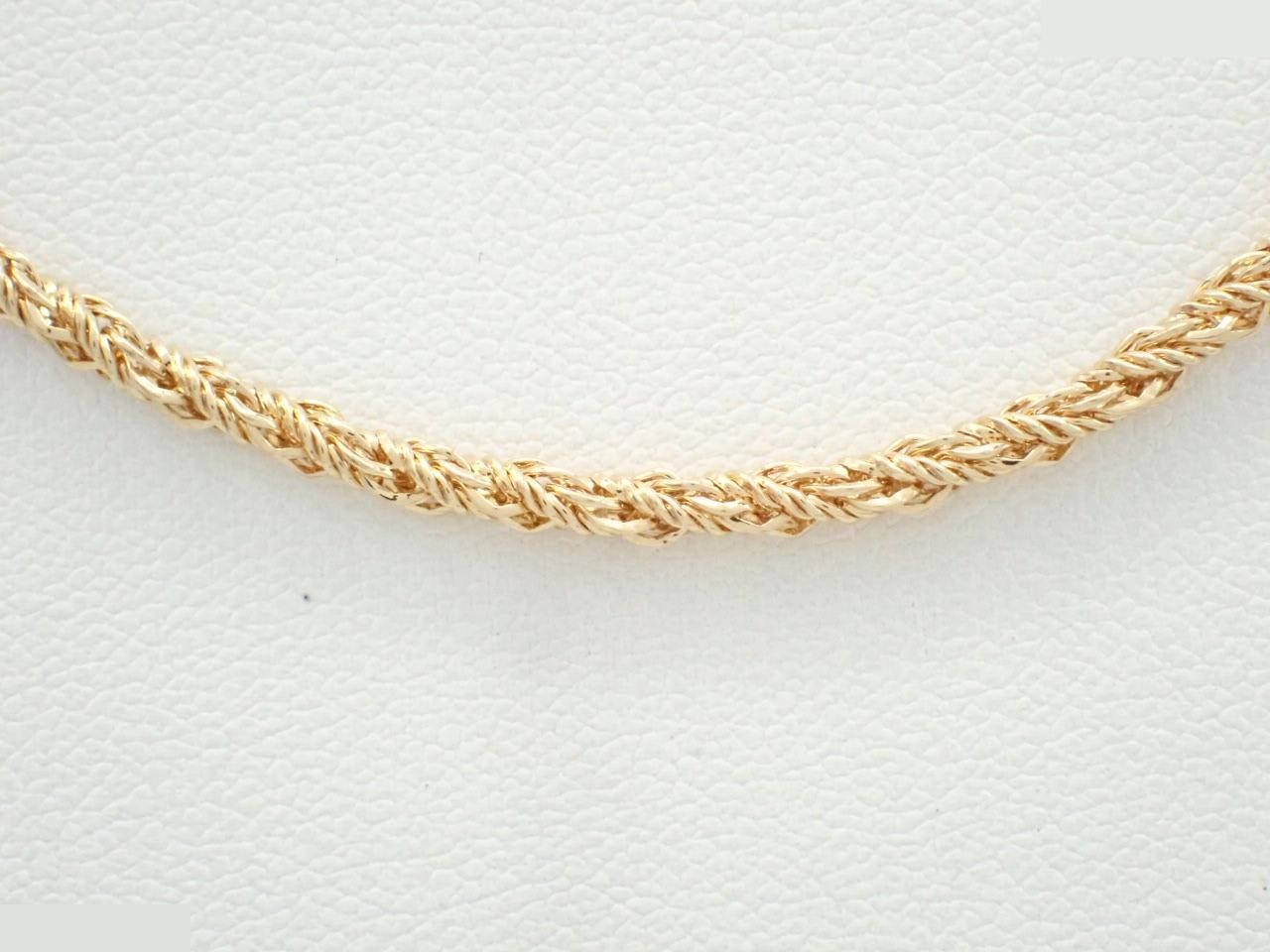 Other lines: Precious metals, necklaces, pendants, chains approximately 40cm long.