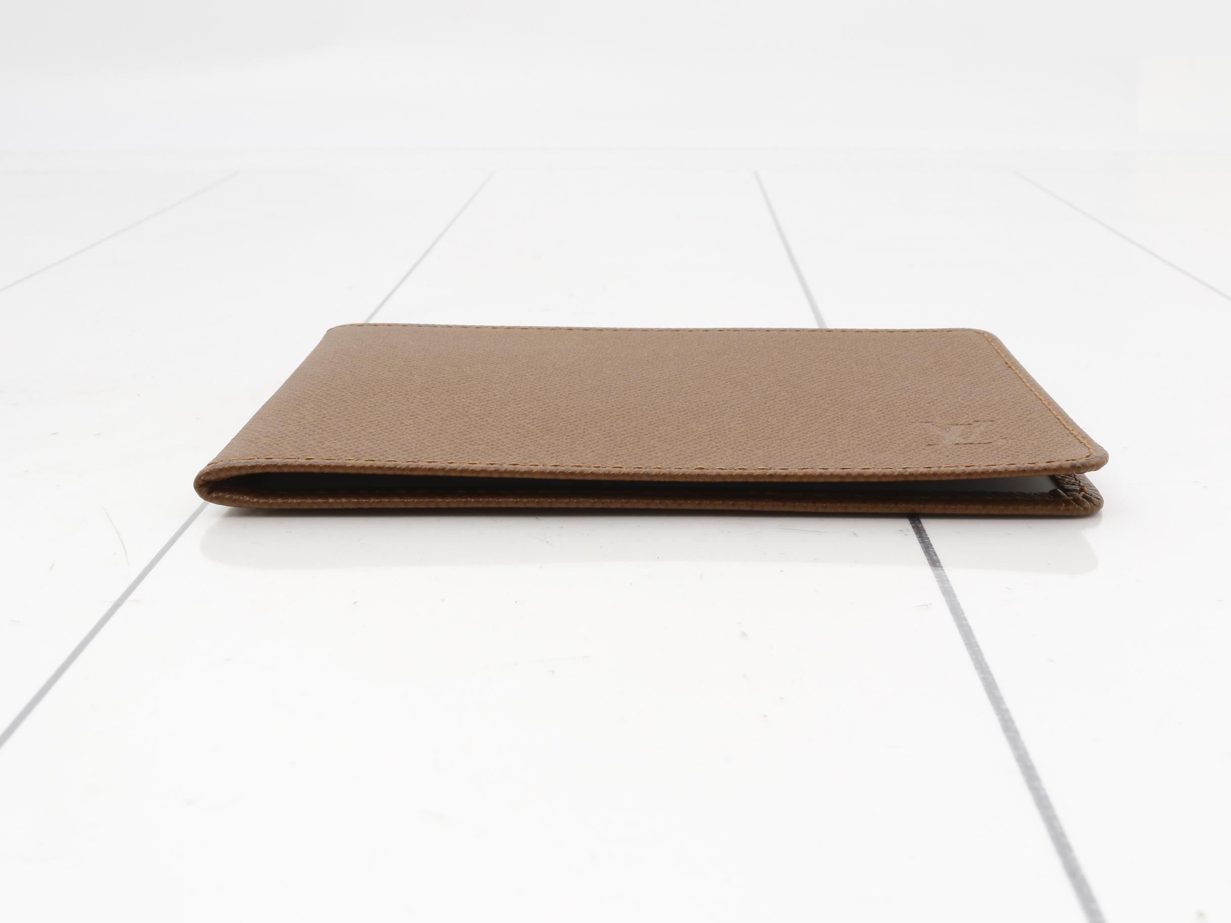 Pass case — view 3
