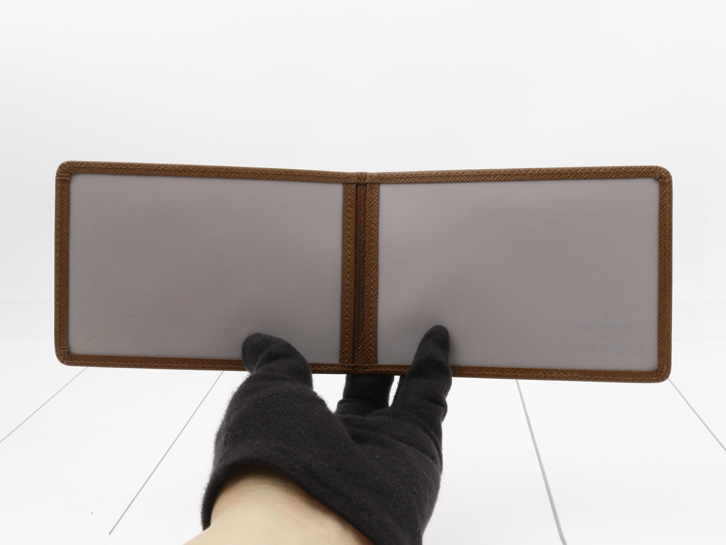 Pass case — view 4