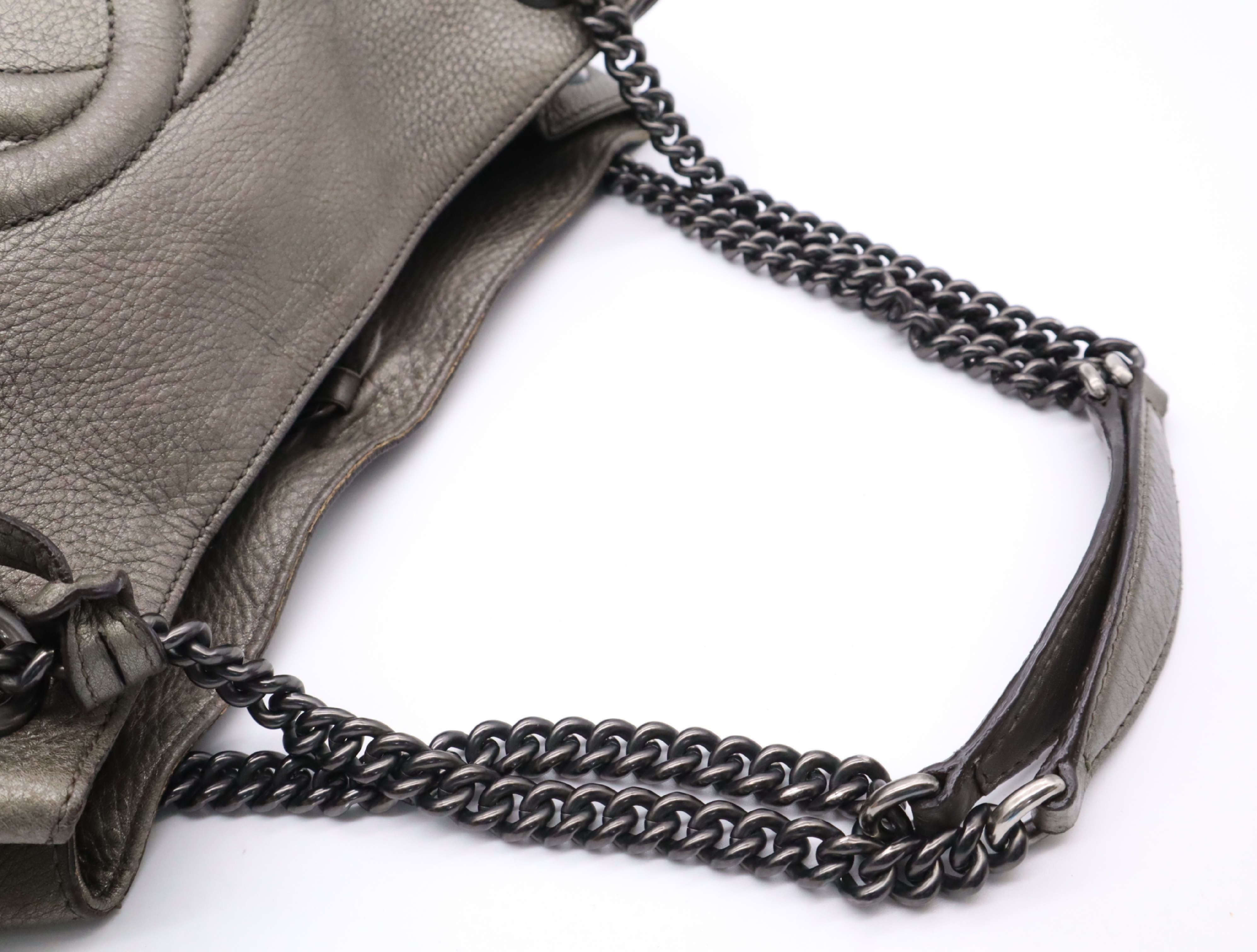 308982 Soho Interlocking G Chain Grey Metallic Charm Shoulder Bag — view 10