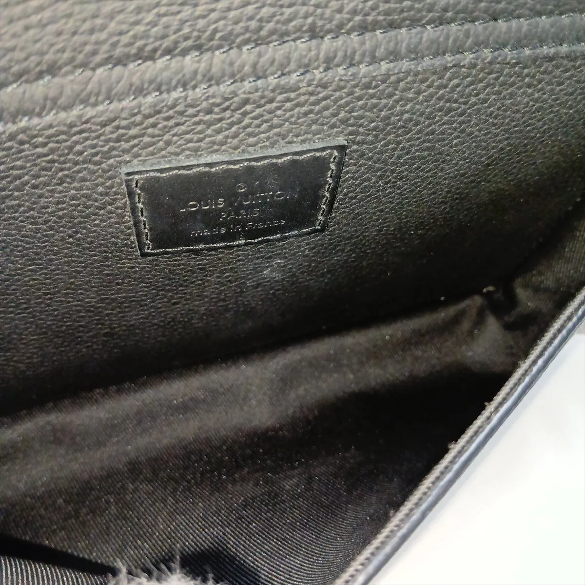 LV Aerogram Takeoff Sling M57081 Black (RFID detected) — view 11