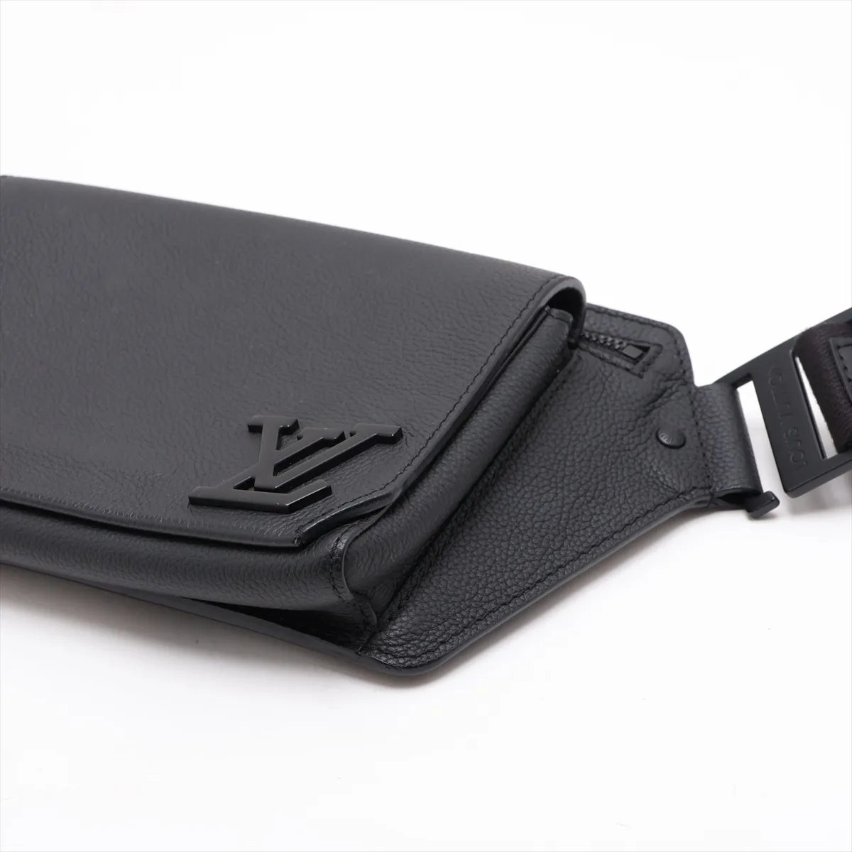LV Aerogram Takeoff Sling M57081 Black (RFID detected) — view 3