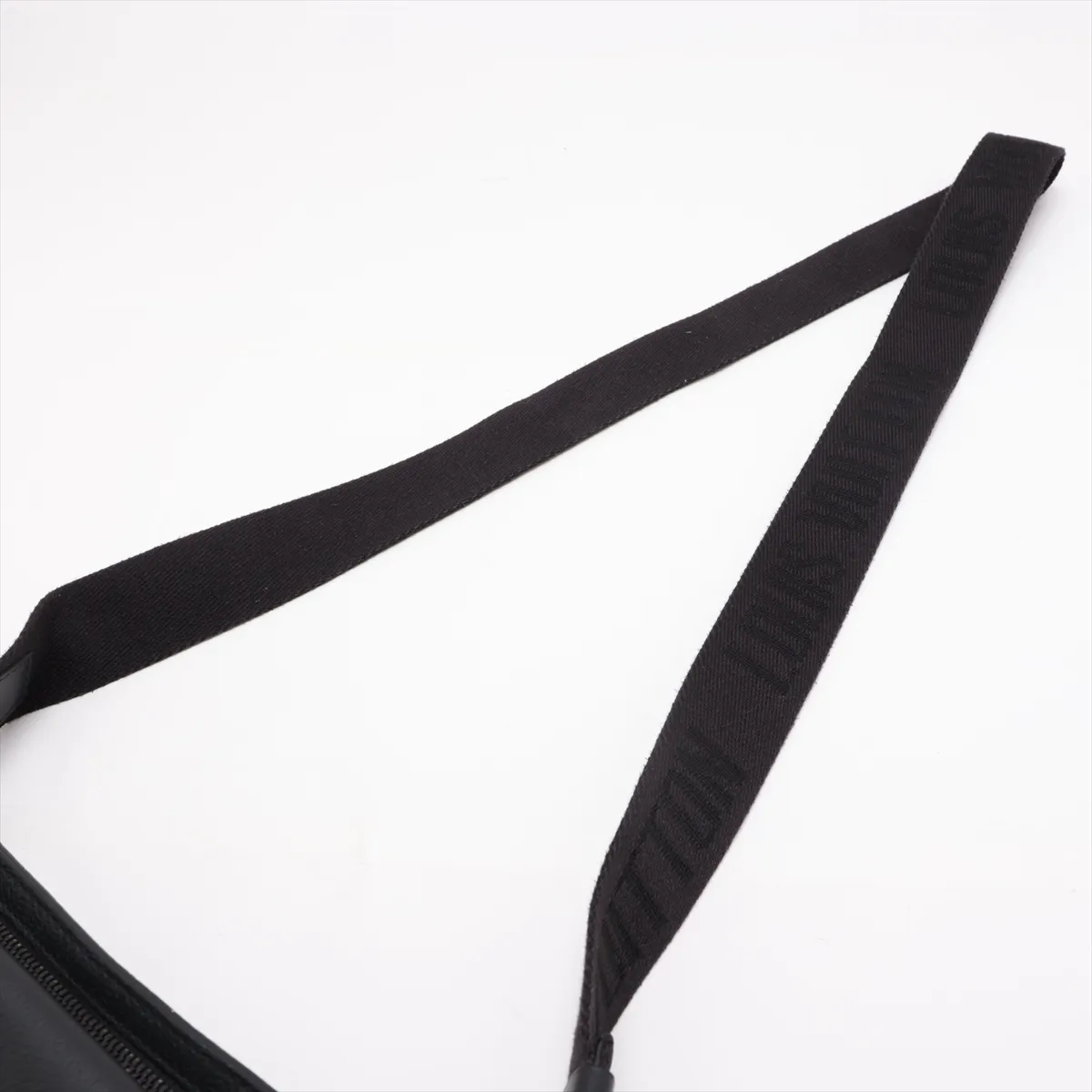 LV Aerogram Takeoff Sling M57081 Black (RFID detected) — view 5