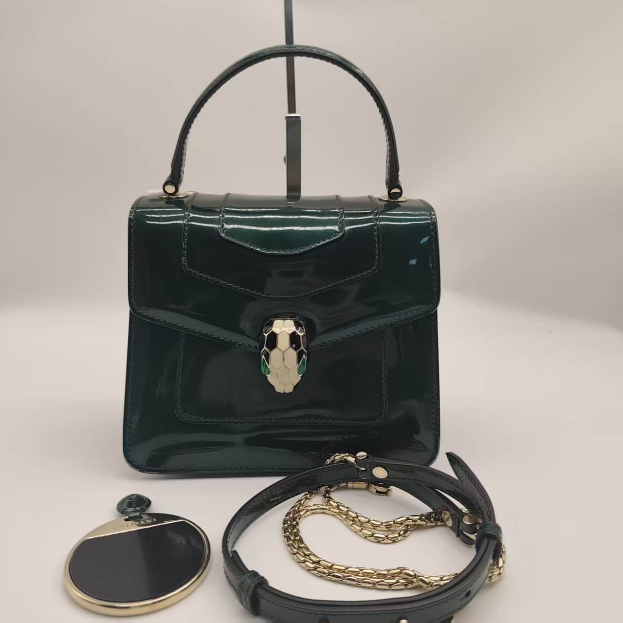 【*Shipped from: China*】BVLGARI Bulgari Serpenti Forever Patent Leather Shoulder Bag — view 2