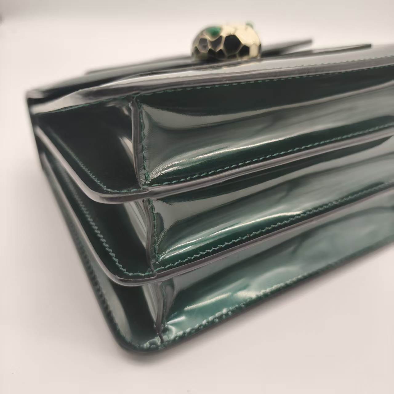 【*Shipped from: China*】BVLGARI Bulgari Serpenti Forever Patent Leather Shoulder Bag — view 6