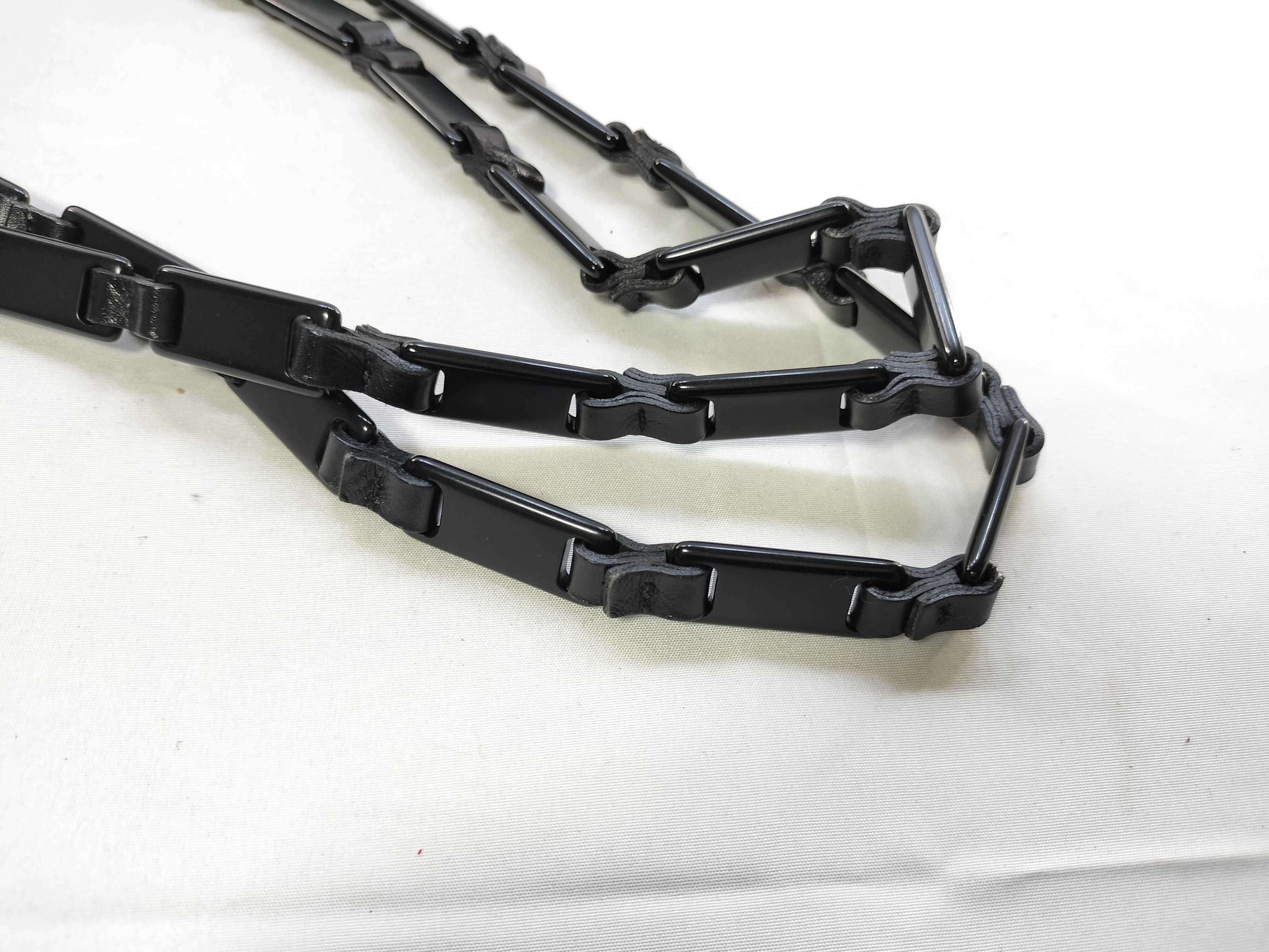 Nylon Plastic Chain Triangle Logo Tote Bag — view 4