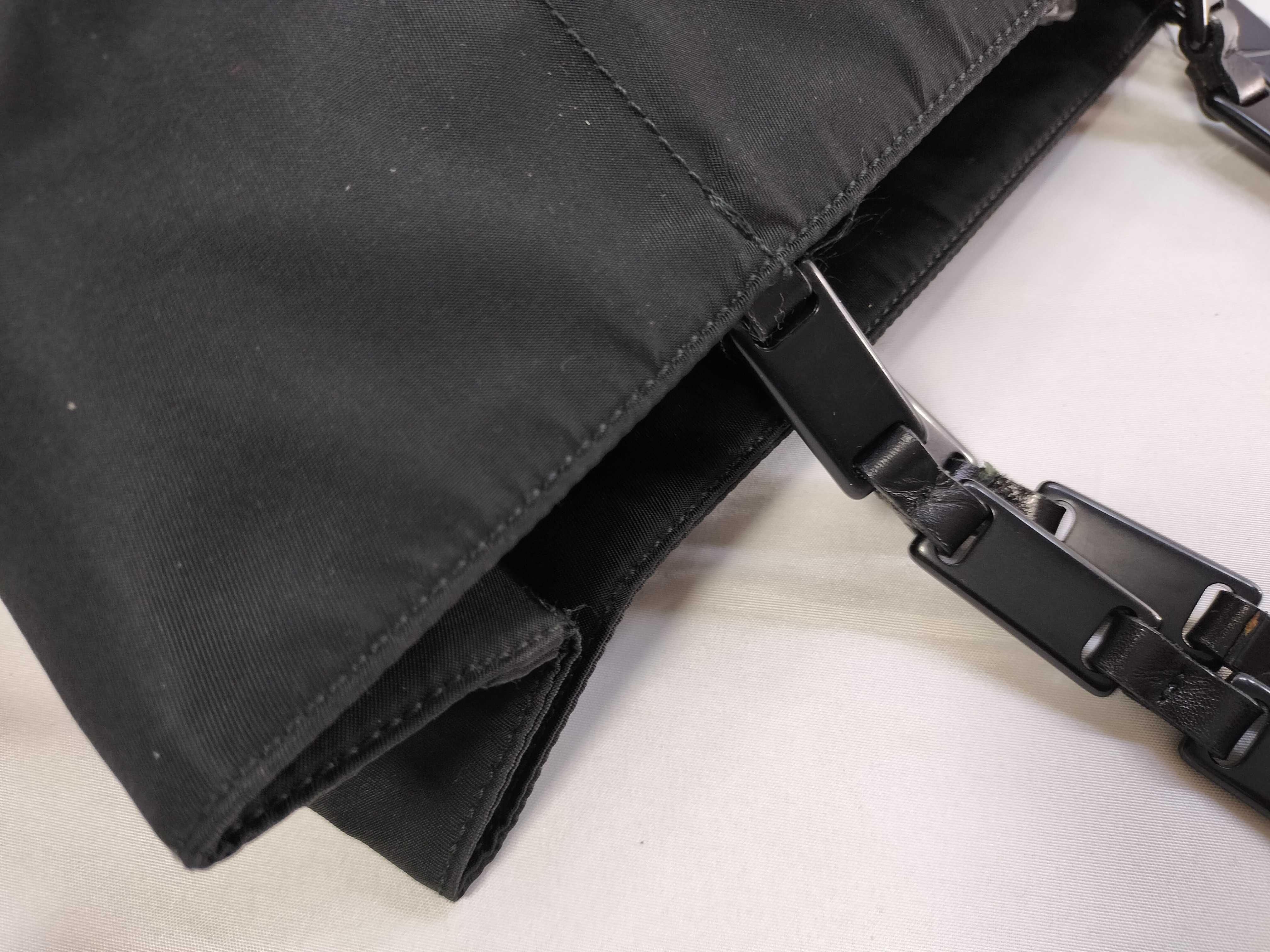 Nylon Plastic Chain Triangle Logo Tote Bag — view 5