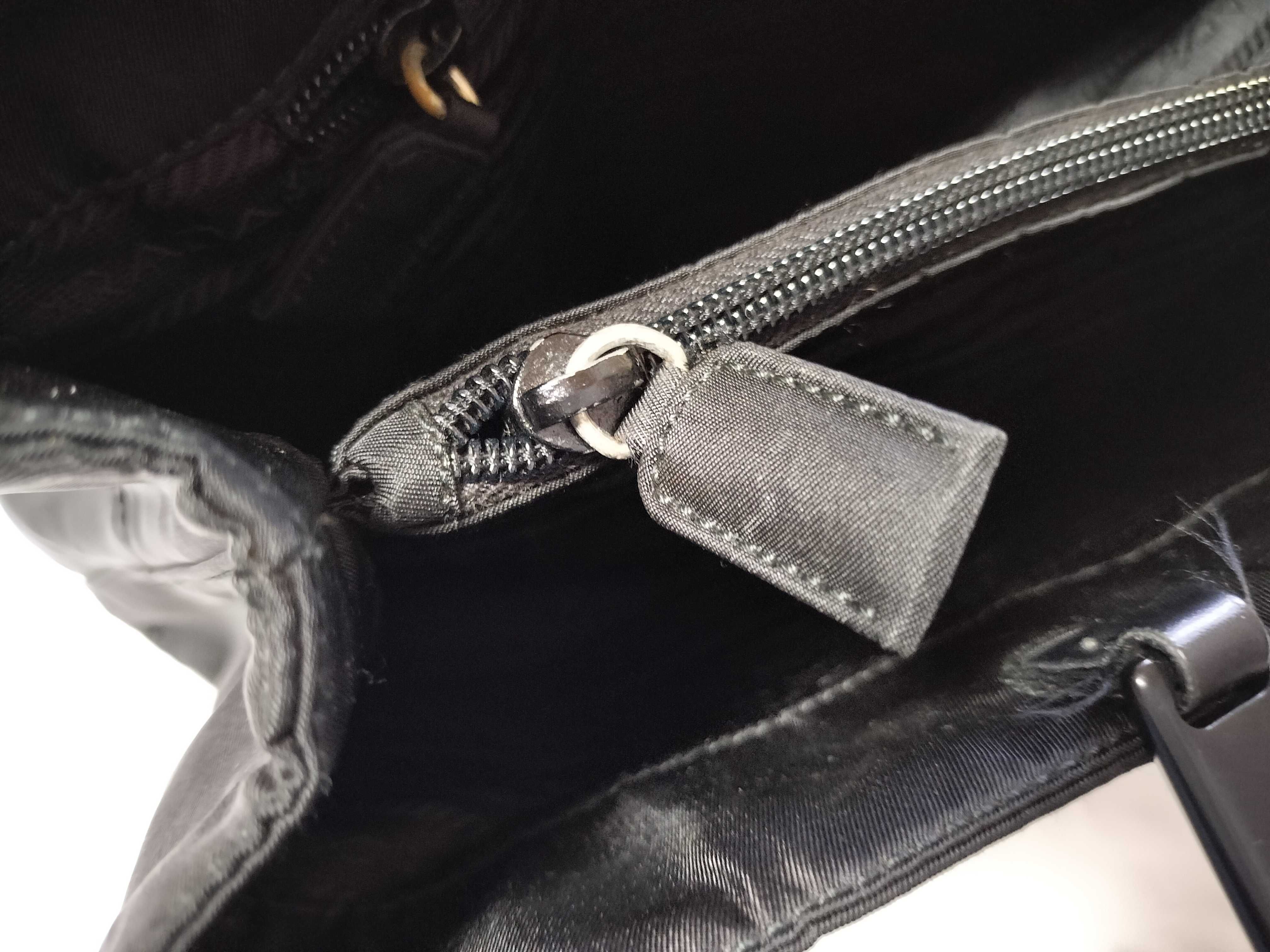 Nylon Plastic Chain Triangle Logo Tote Bag — view 10