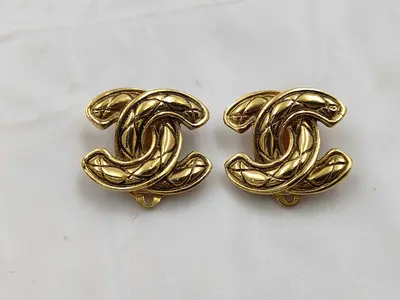 earrings, quilted design, small size, with original box.