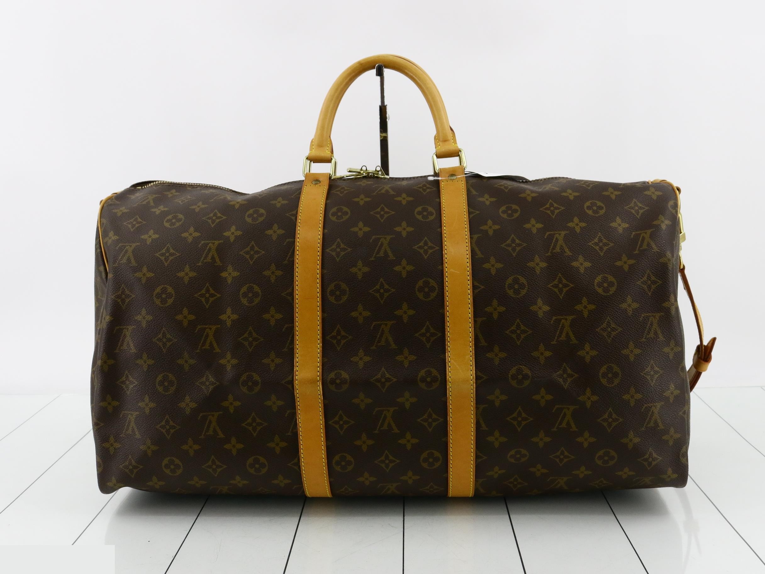 Keepall Bandoulière 55 with shoulder strap, padlock, 2 keys, and handle strap. — view 2
