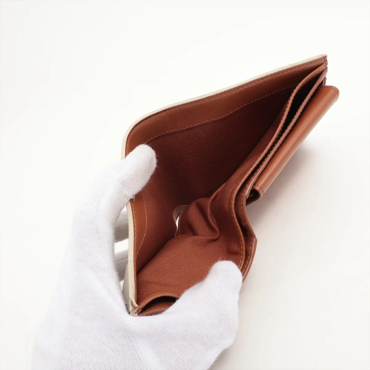 Triomphe Bifold Leather Compact Wallet Beige — view 5