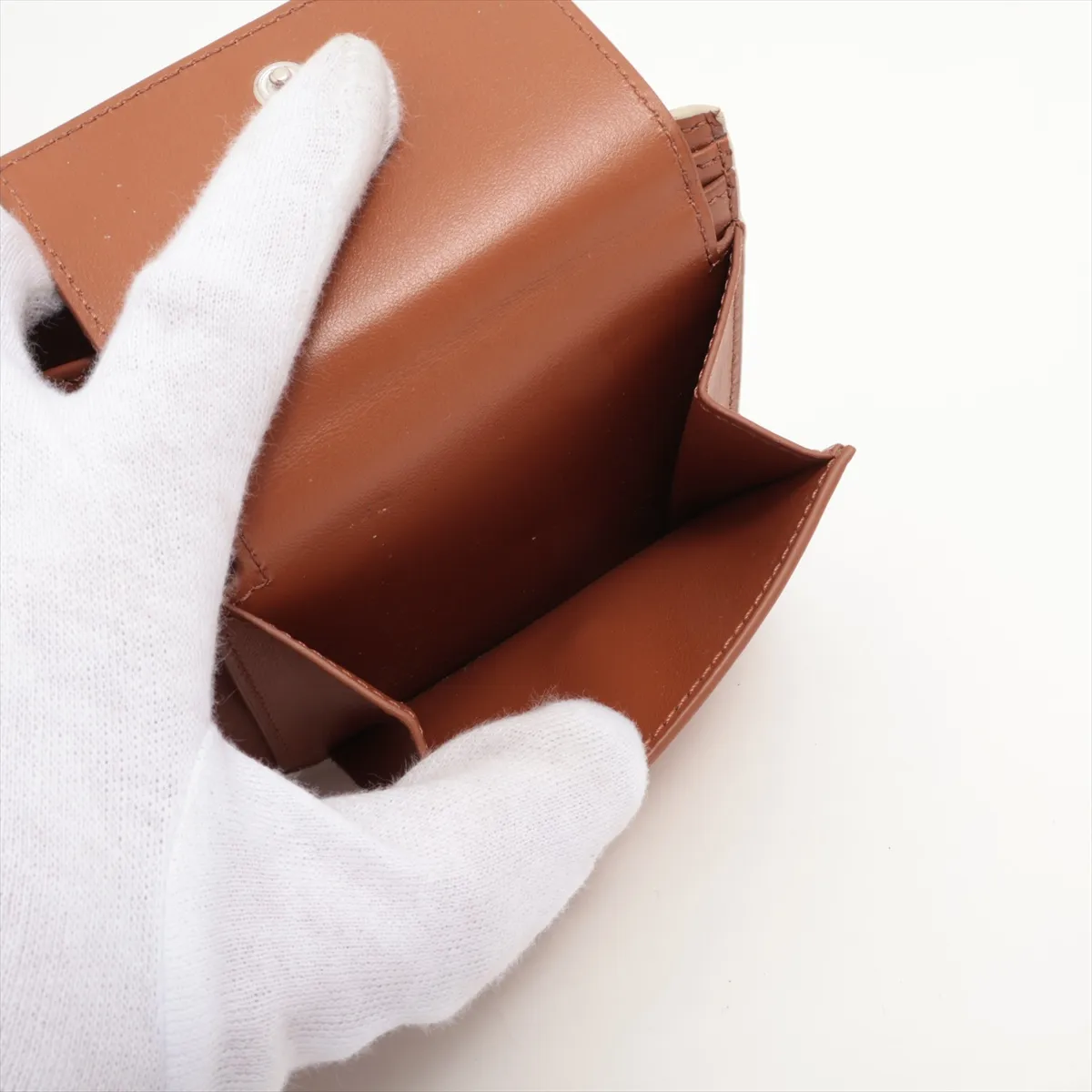 Triomphe Bifold Leather Compact Wallet Beige — view 7