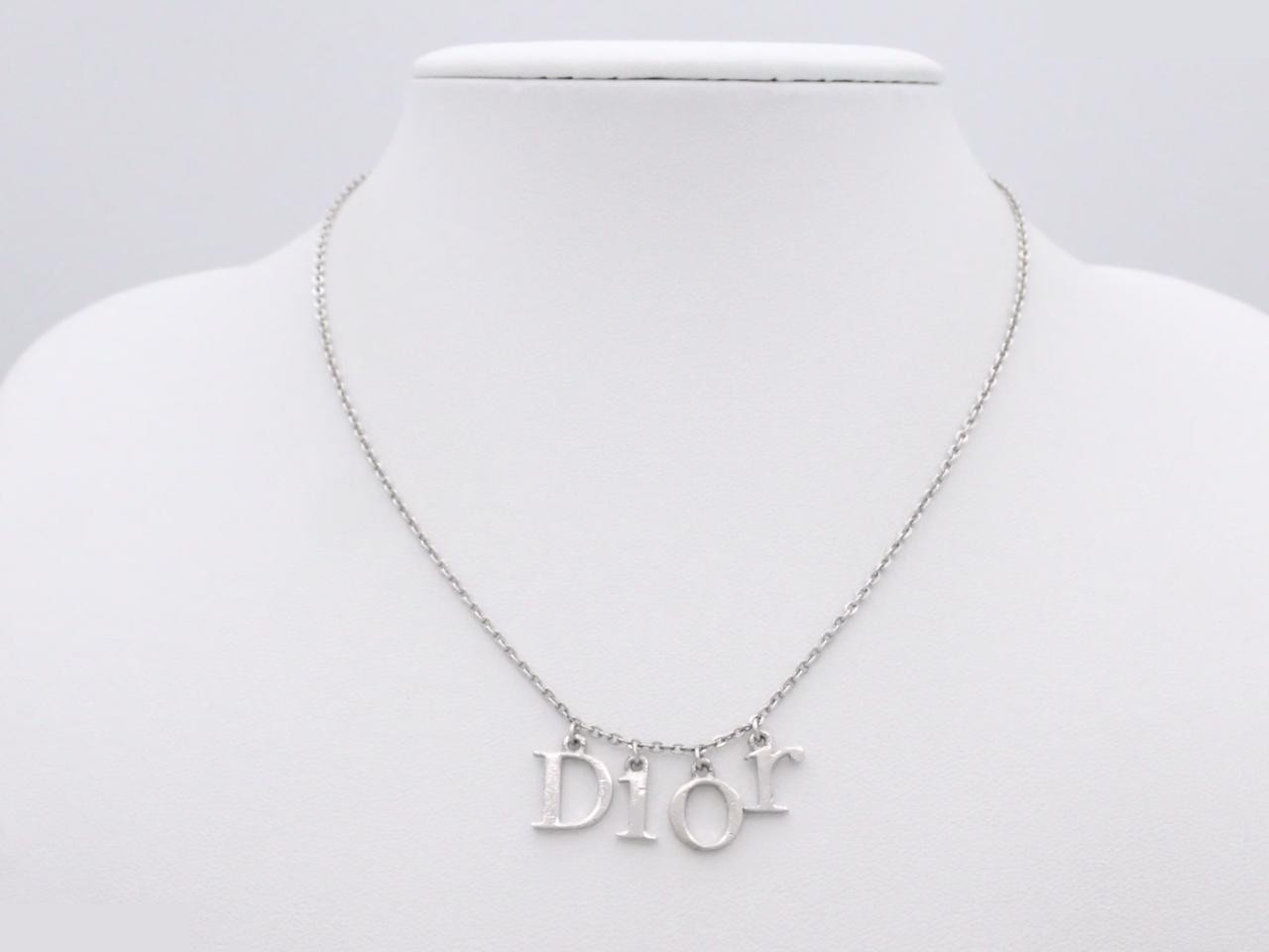 necklace — view 3