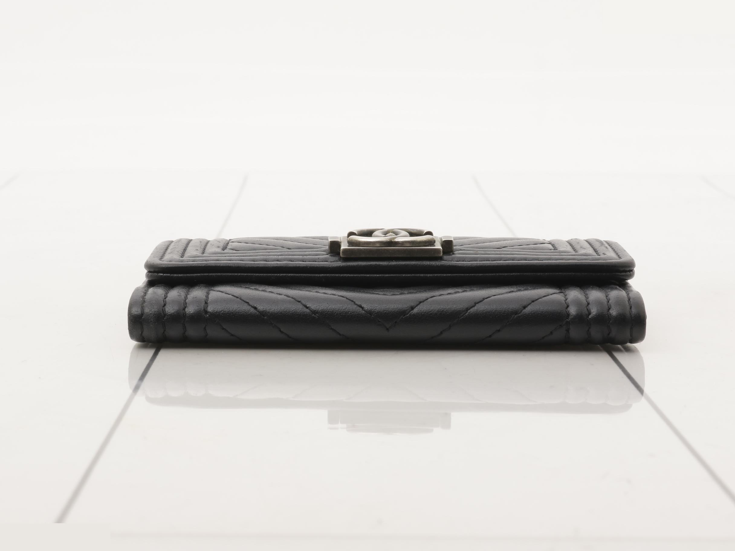 Boy Chanel V-stitch card case — view 3