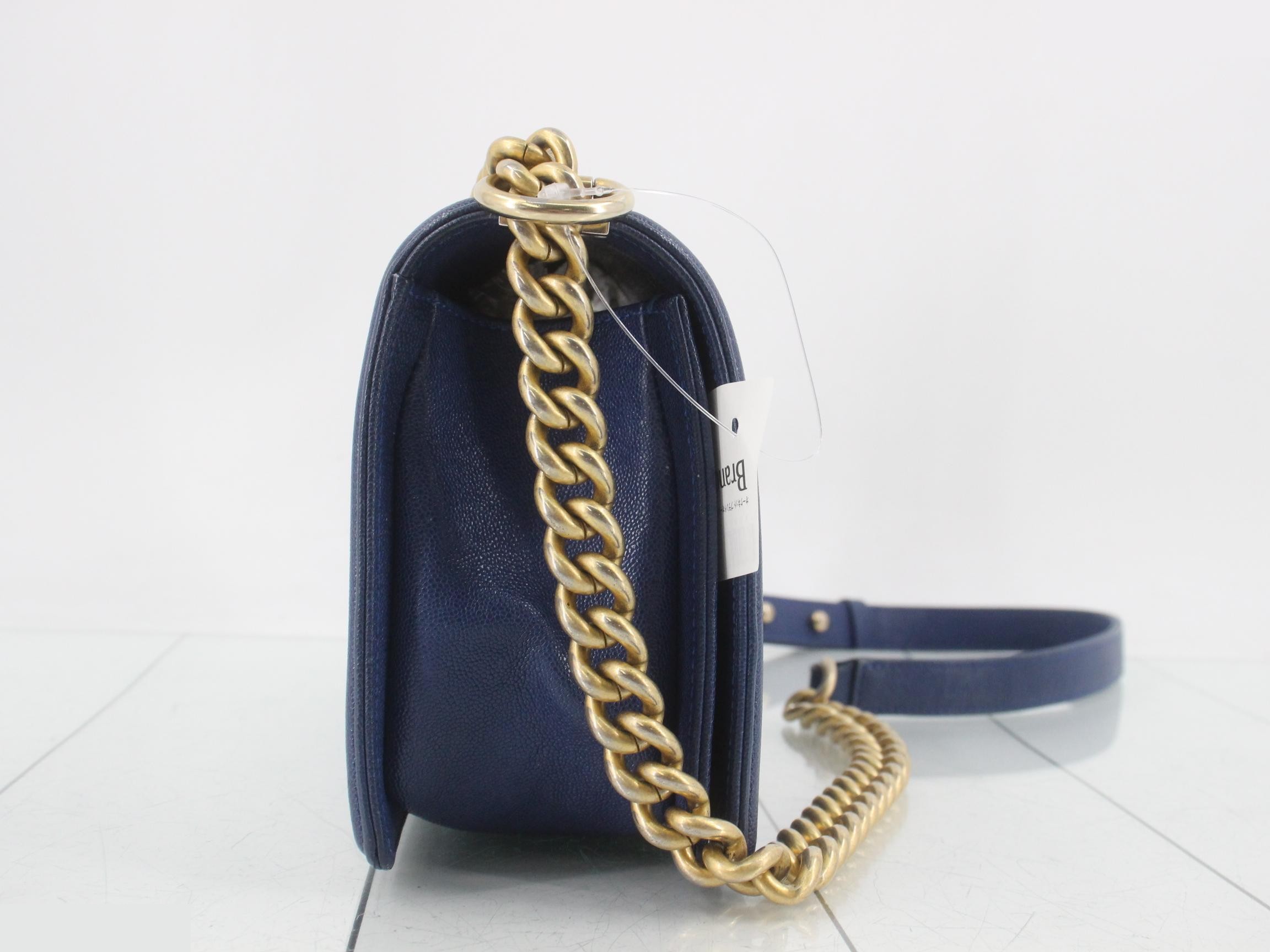 Boy Chanel 25 Caviar Leather (with seal) — view 4