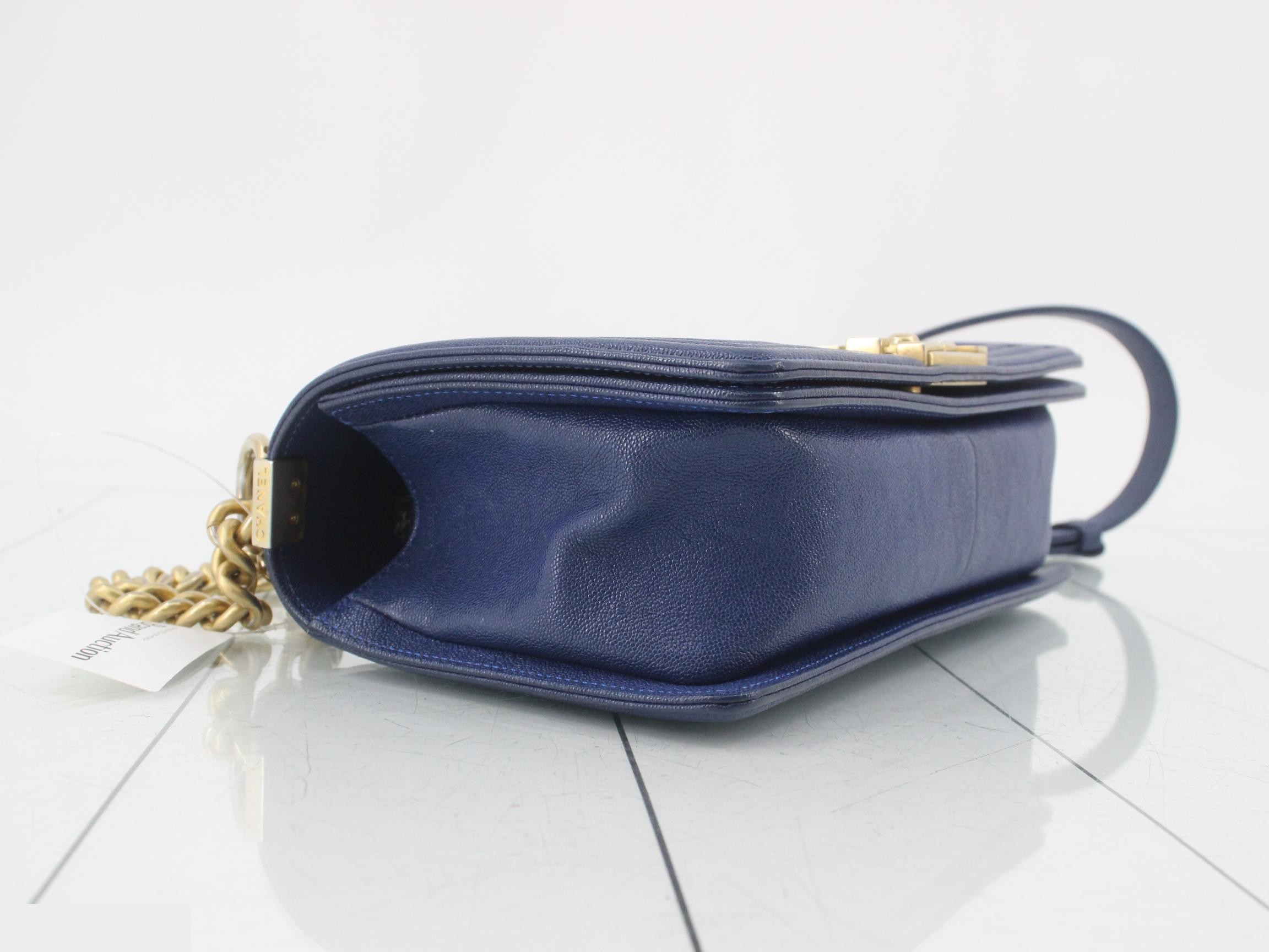 Boy Chanel 25 Caviar Leather (with seal) — view 5