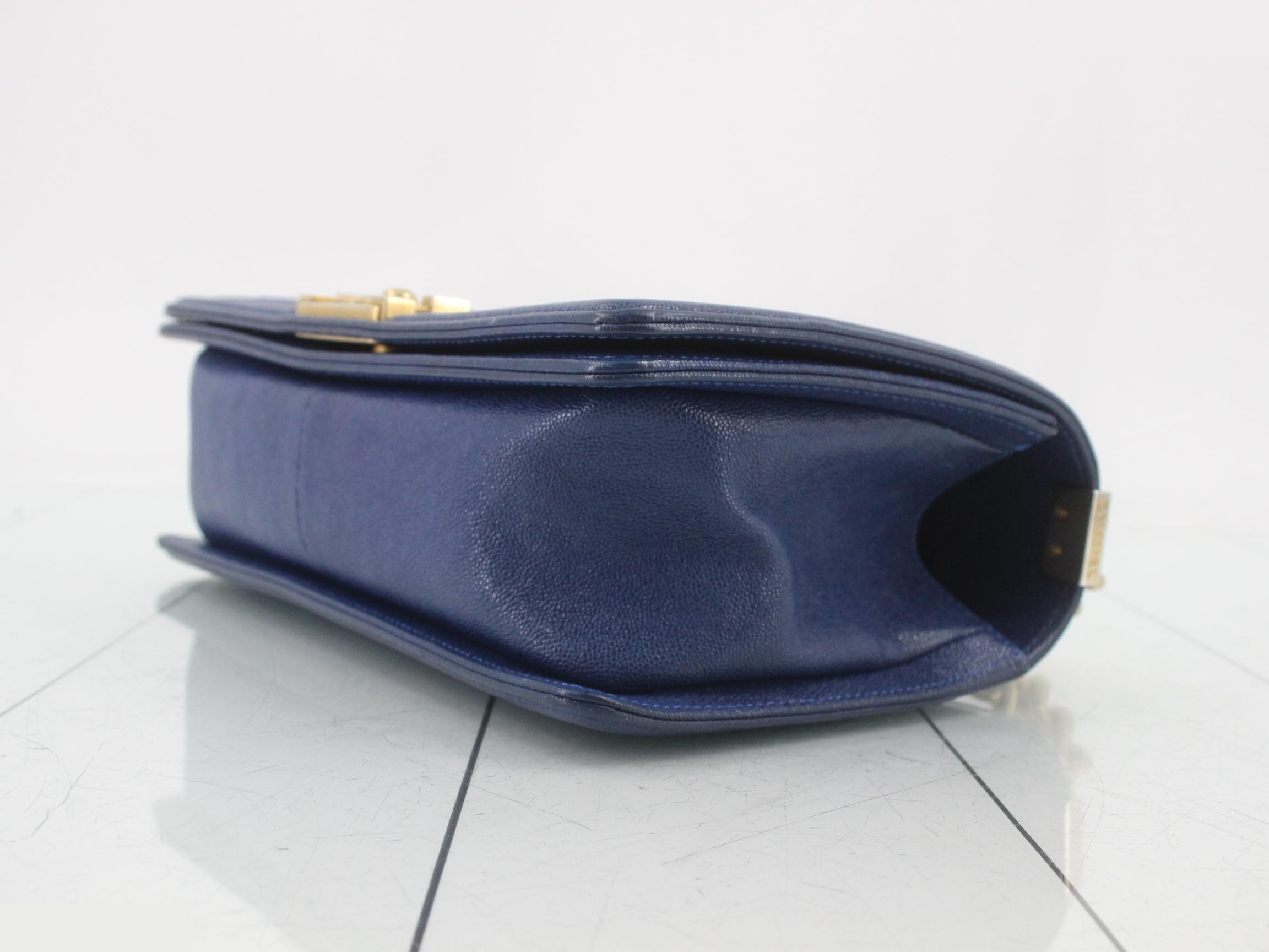Boy Chanel 25 Caviar Leather (with seal) — view 6