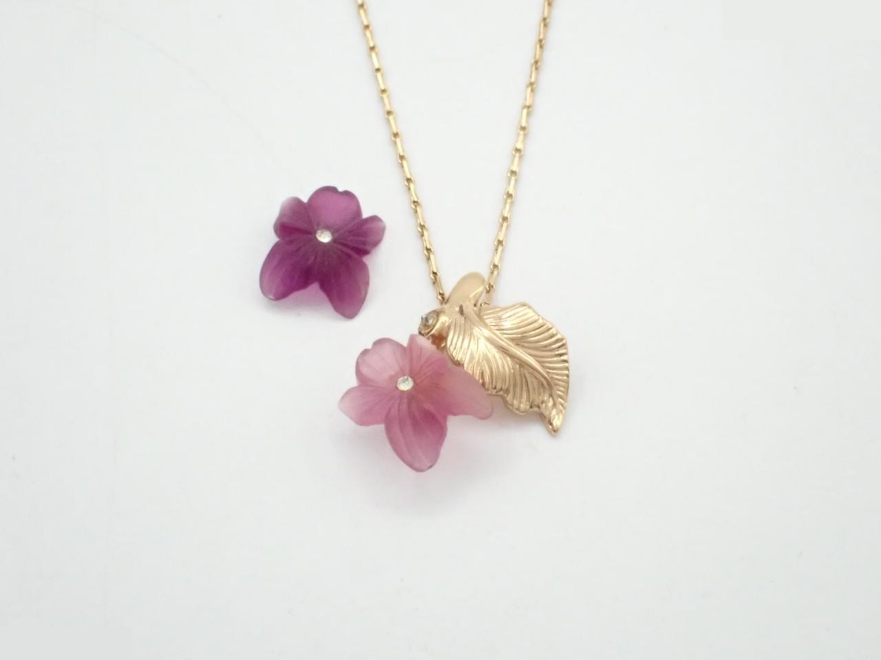 Flower motif necklace, chain approximately 42cm