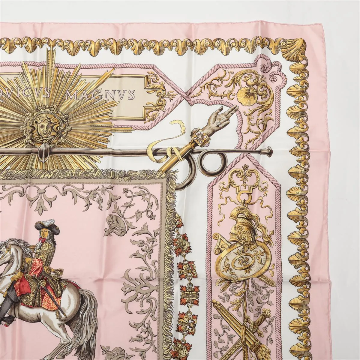 Carre 90 LVDOVICVS MAGNVS Louis XIV astride a white horse Scarf Silk Pink Thread — view 3
