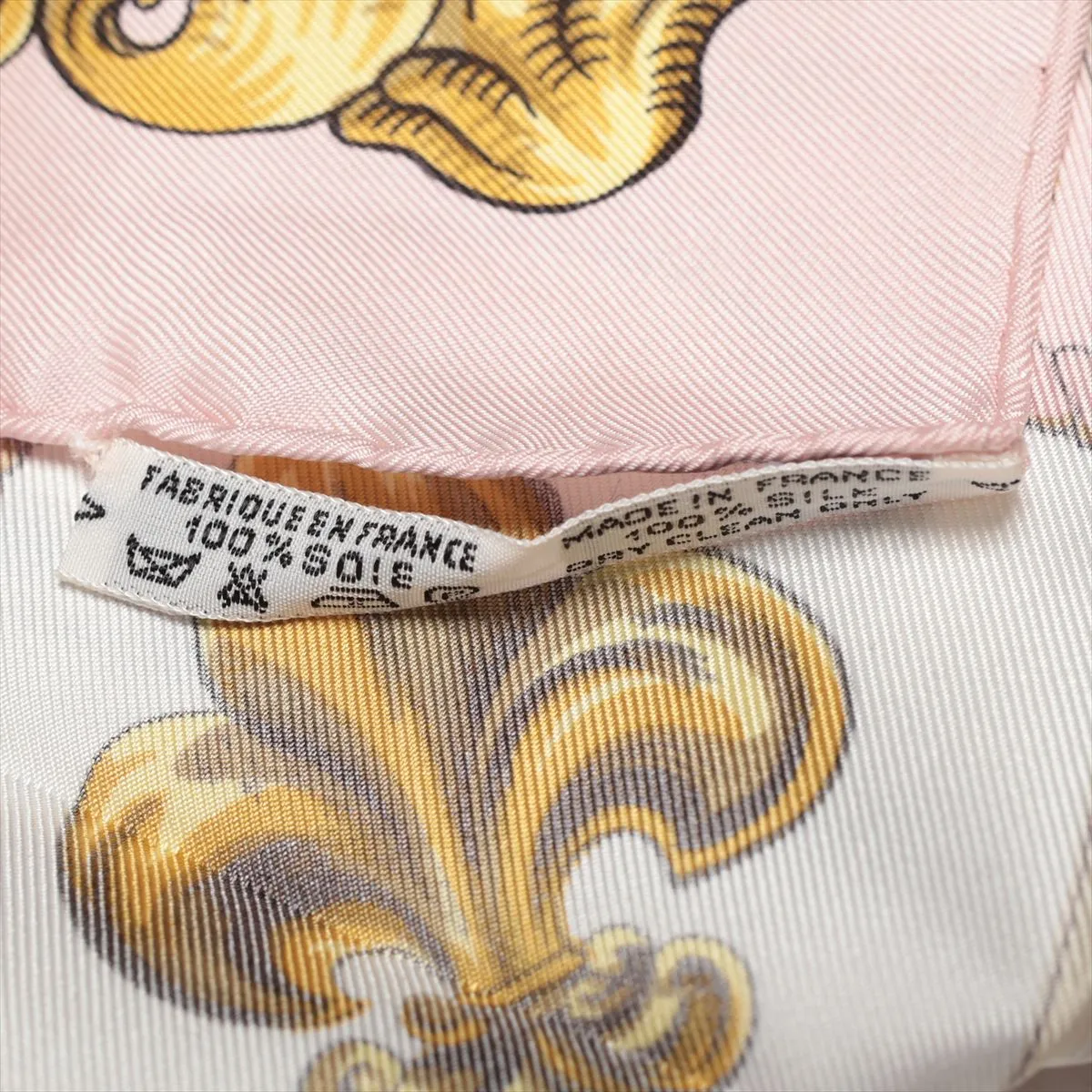 Carre 90 LVDOVICVS MAGNVS Louis XIV astride a white horse Scarf Silk Pink Thread — view 6
