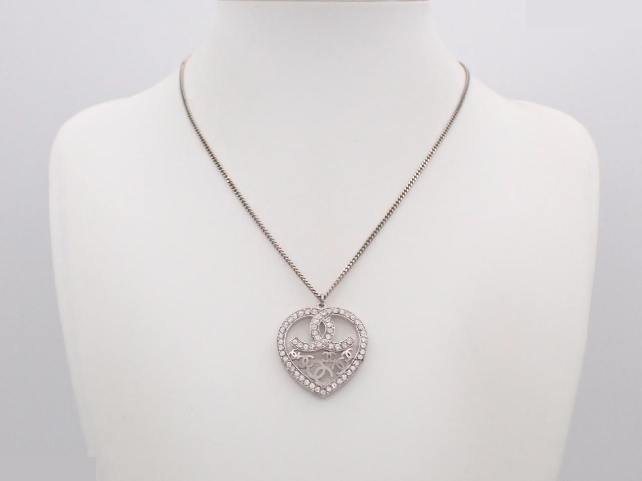 Necklace with markings; chain approximately 46cm long. — view 3