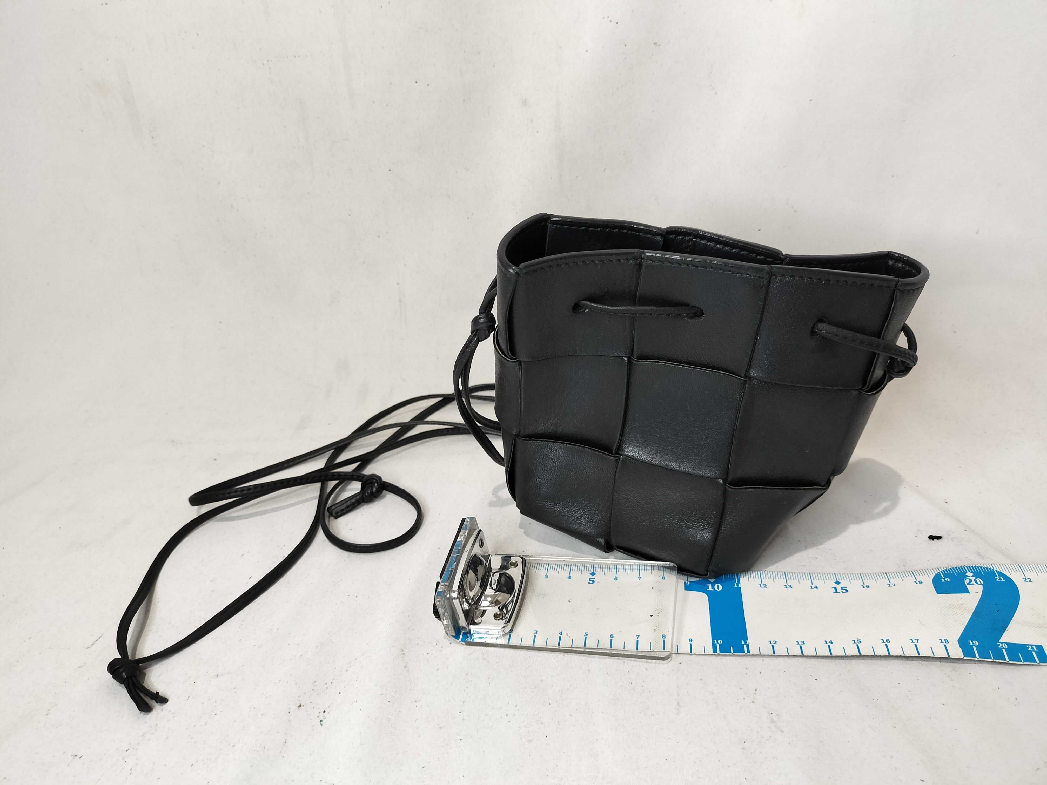 Intrecciato Maxi Intrecciato Cassette Small Crossbody Leather Shoulder Bag Black Shoulder Bag — view 2