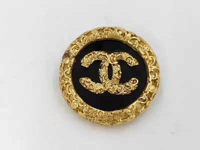 Lava Coco Mark Gold Black Brooch 93A