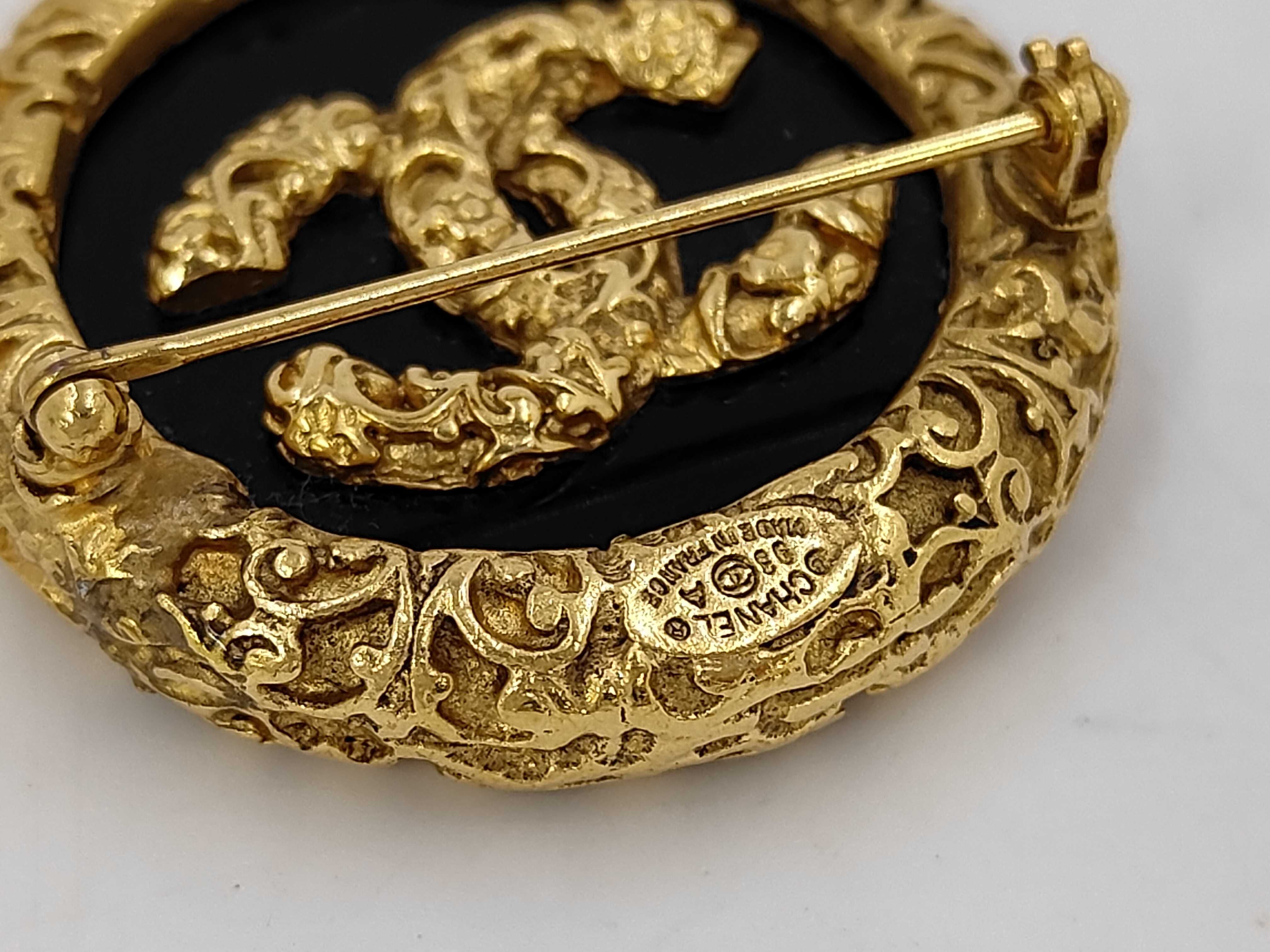 Lava Coco Mark Gold Black Brooch 93A — view 5