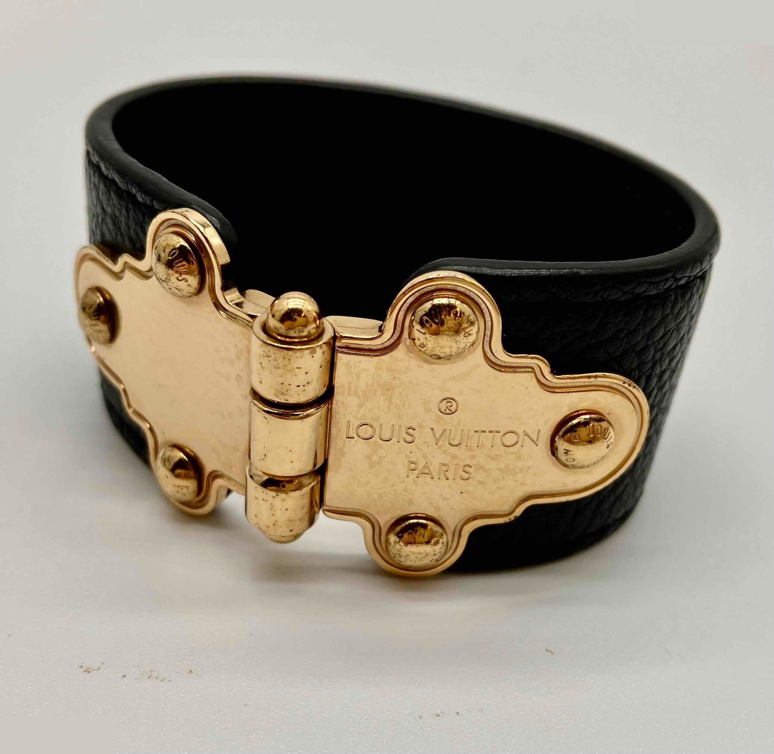 Bracelet, wrist circumference approximately 16 cm